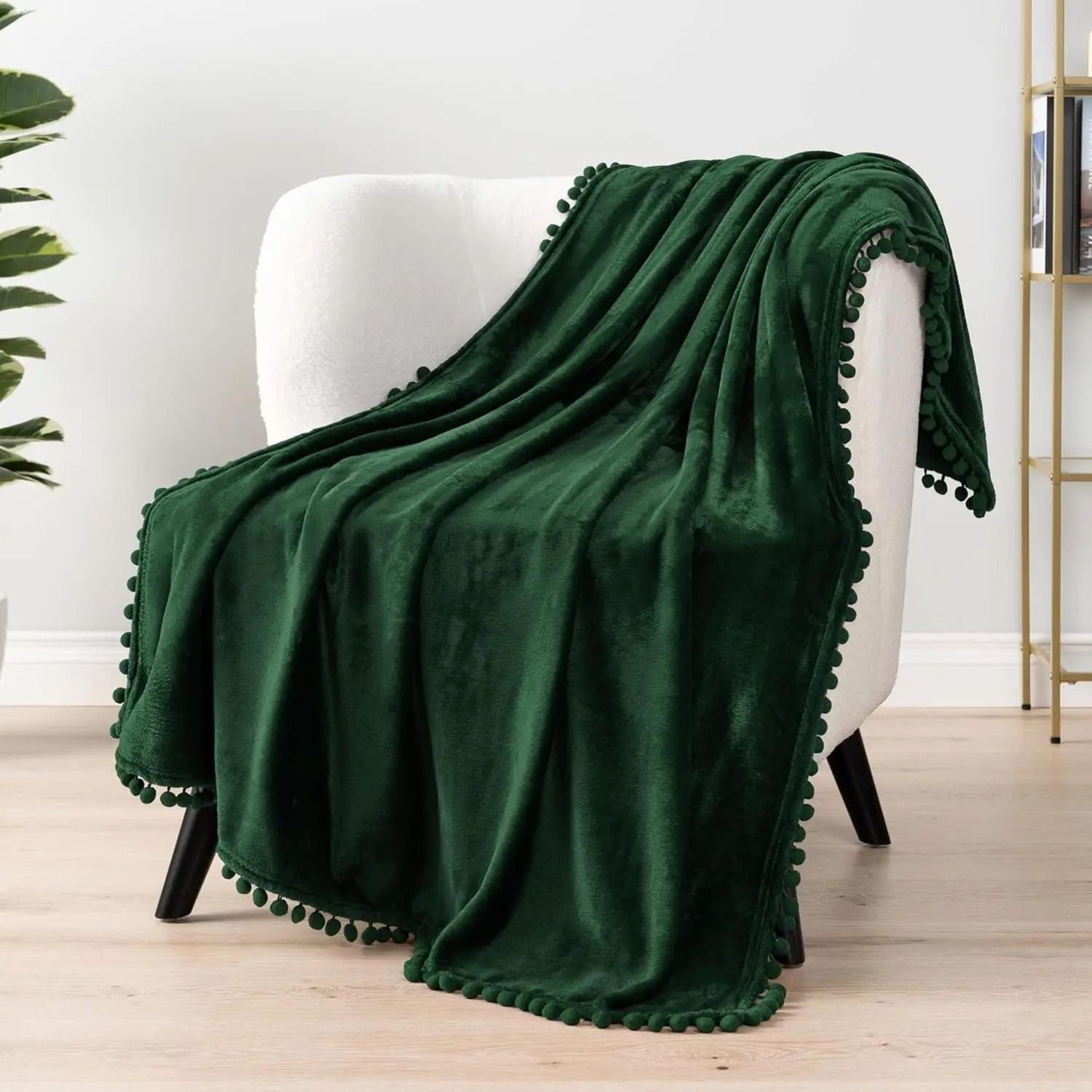 Christmas Green Fleece Throw Blanket With Pom Fringe 11
