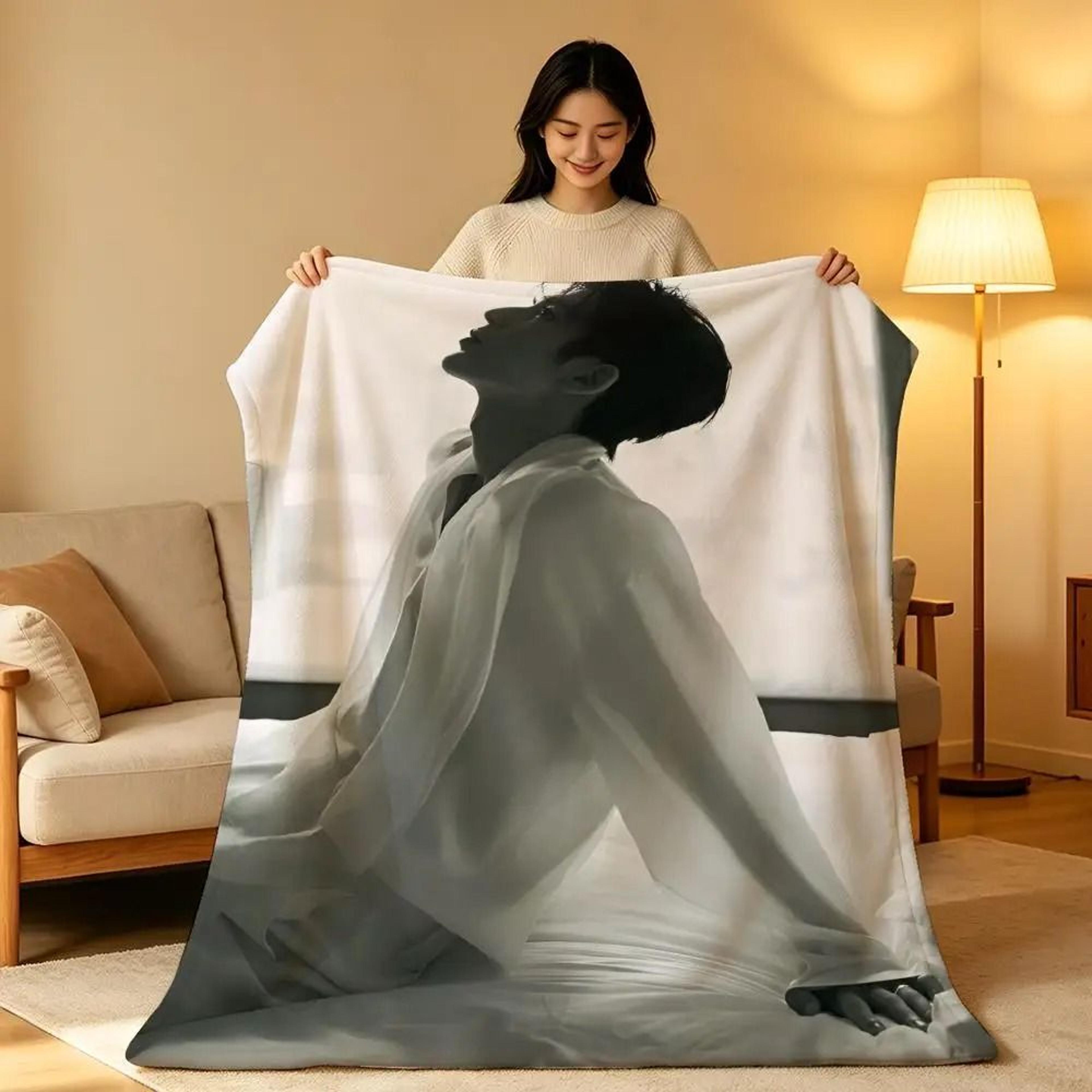 Zhang Linghe Plush Throw Blanket Soft Celebrity Sofa Blanket 6