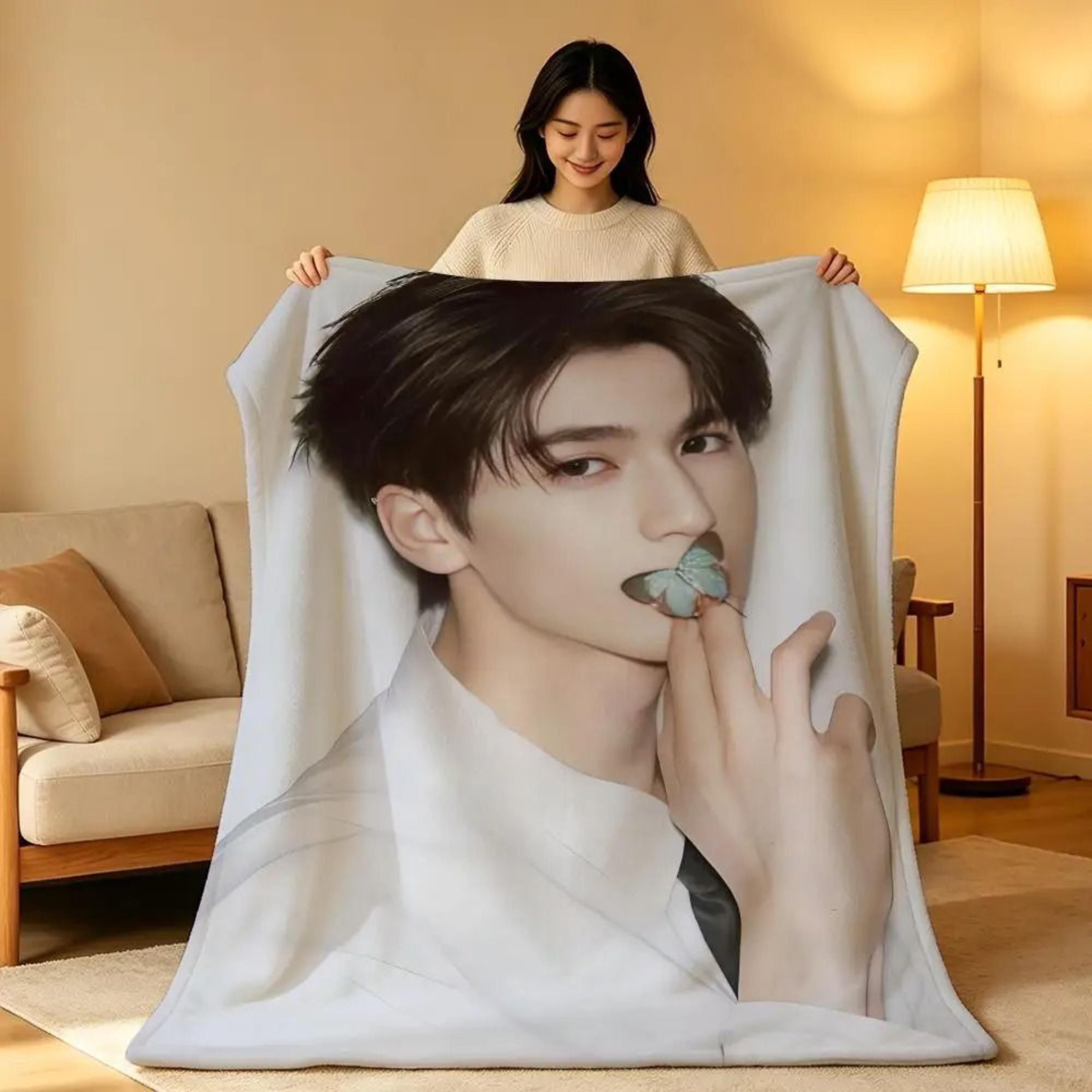 Zhang Linghe Plush Throw Blanket Soft Celebrity Sofa Blanket 12