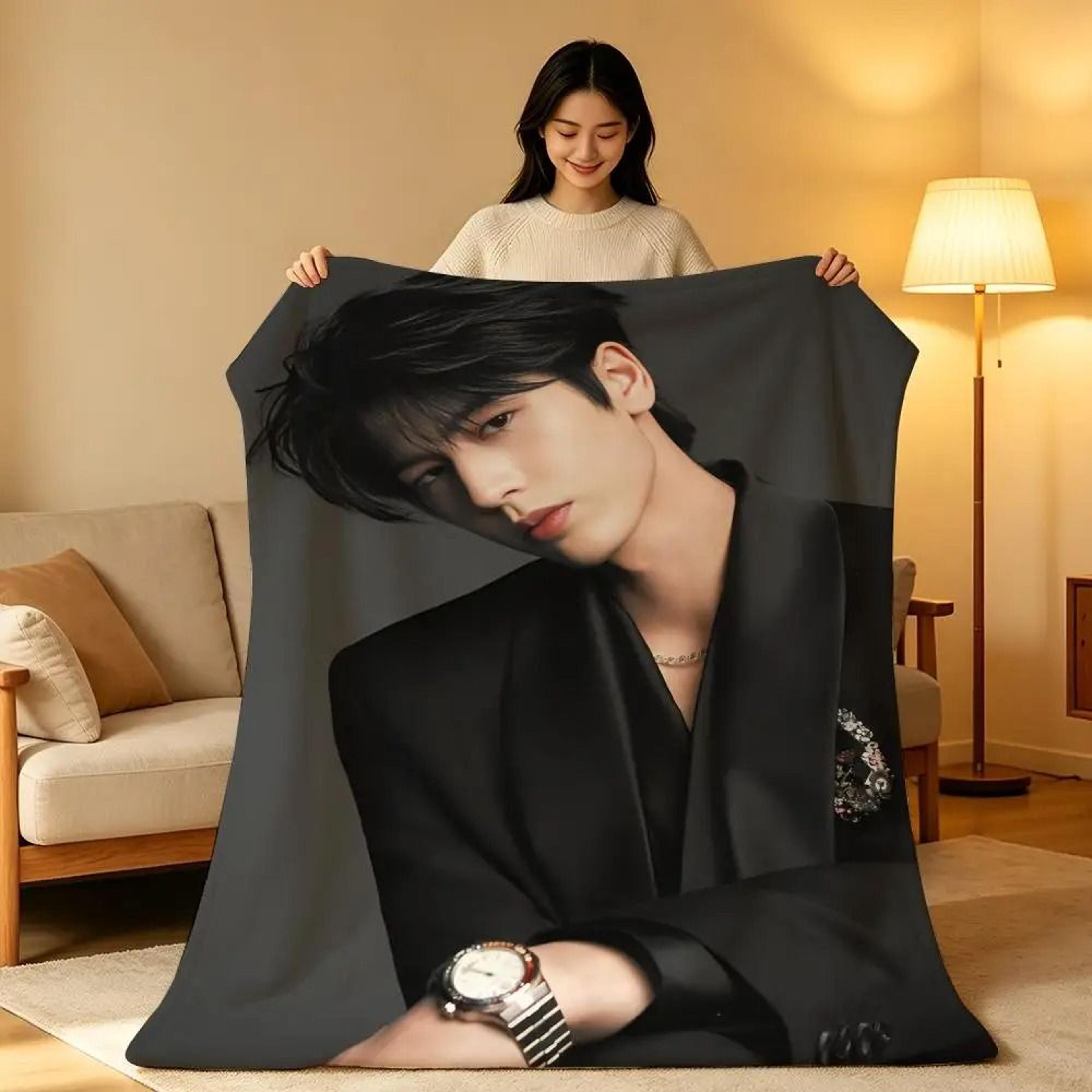 Zhang Linghe Plush Throw Blanket Soft Celebrity Sofa Blanket 15