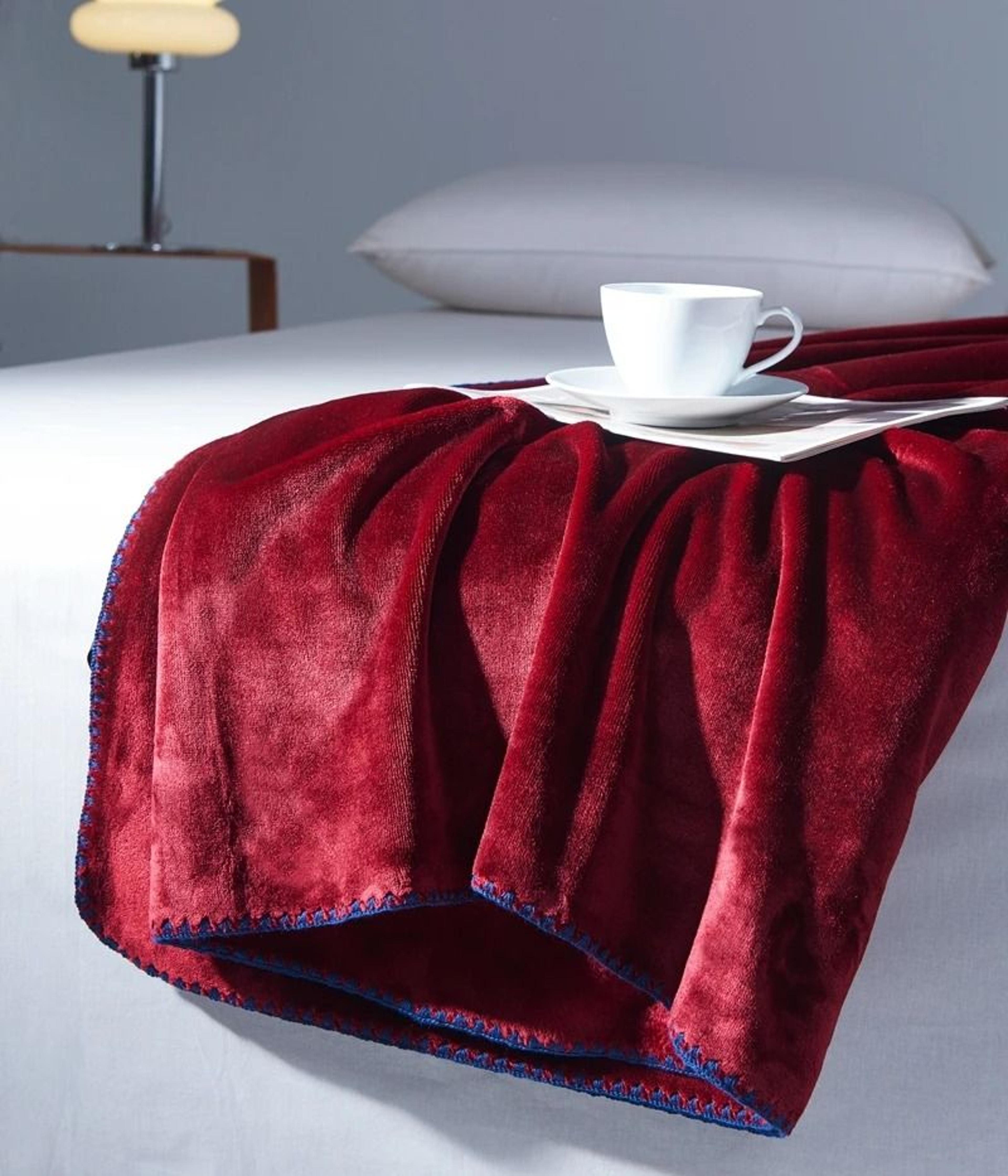 Soft Velvet Throw Blanket Lightweight Travel And Nap Blanket 13