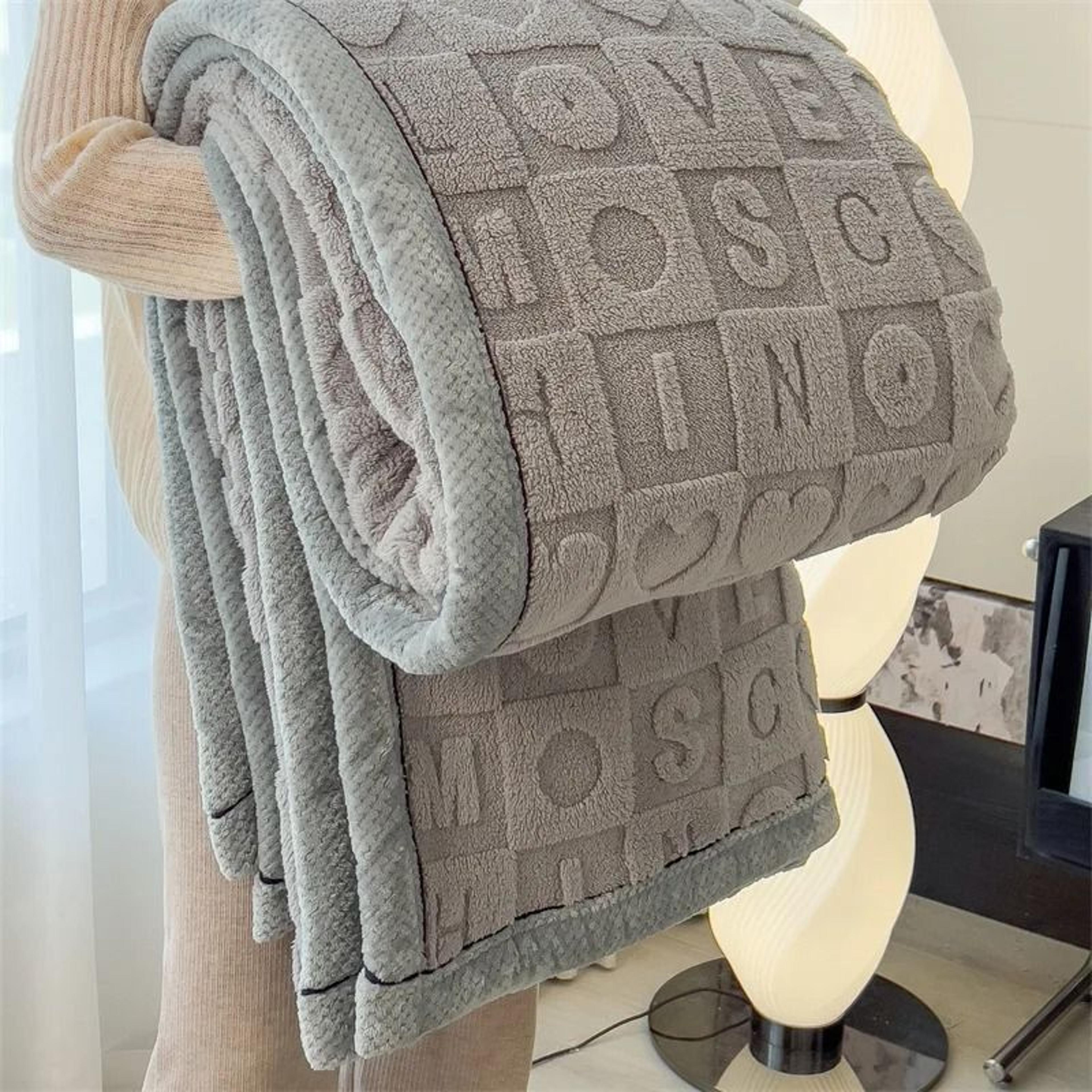 Taffeta Velvet Carved Blanket Thick DoubleSided Plush Throw 1