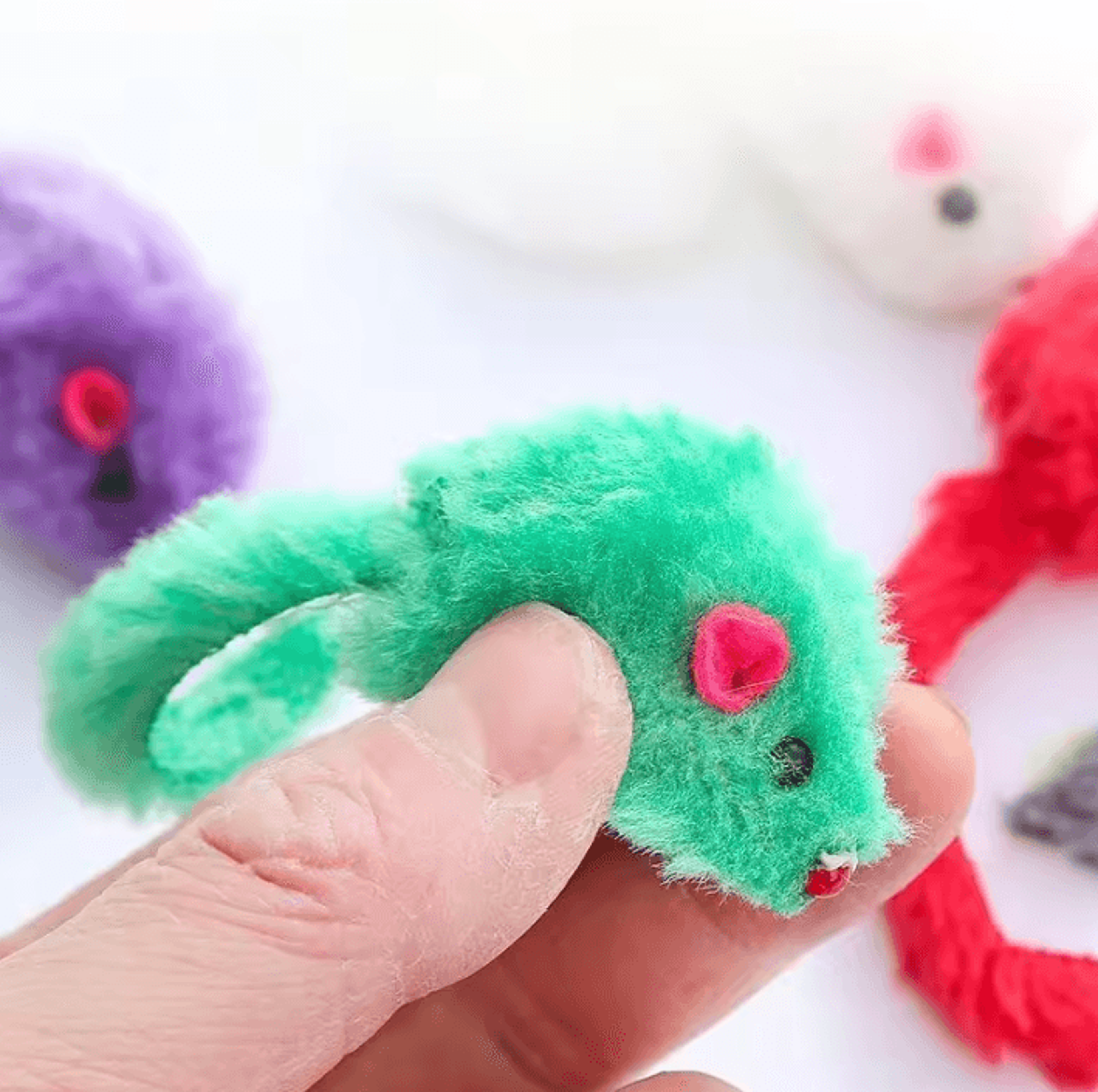 SqueakyMouse Catnip Hunting Toy For Cats 2