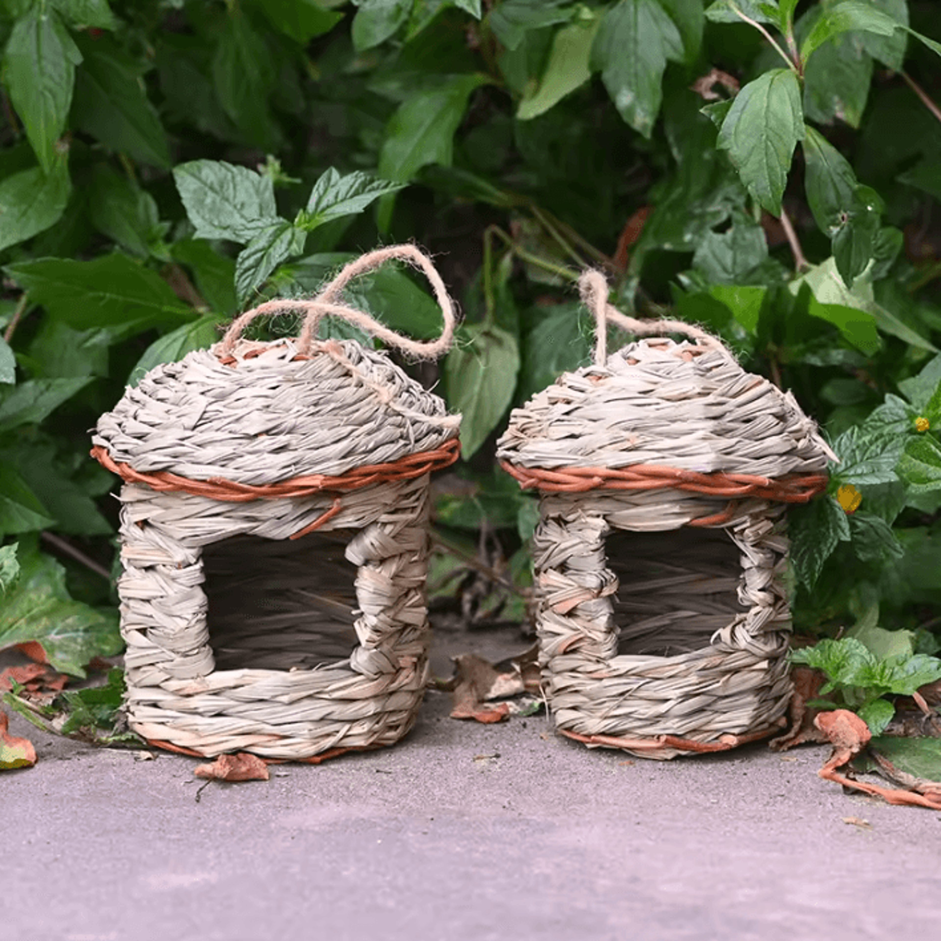 Handwoven Straw Bird Nest Hanging Outdoor Birdhouse For Garden  Small Birds 2