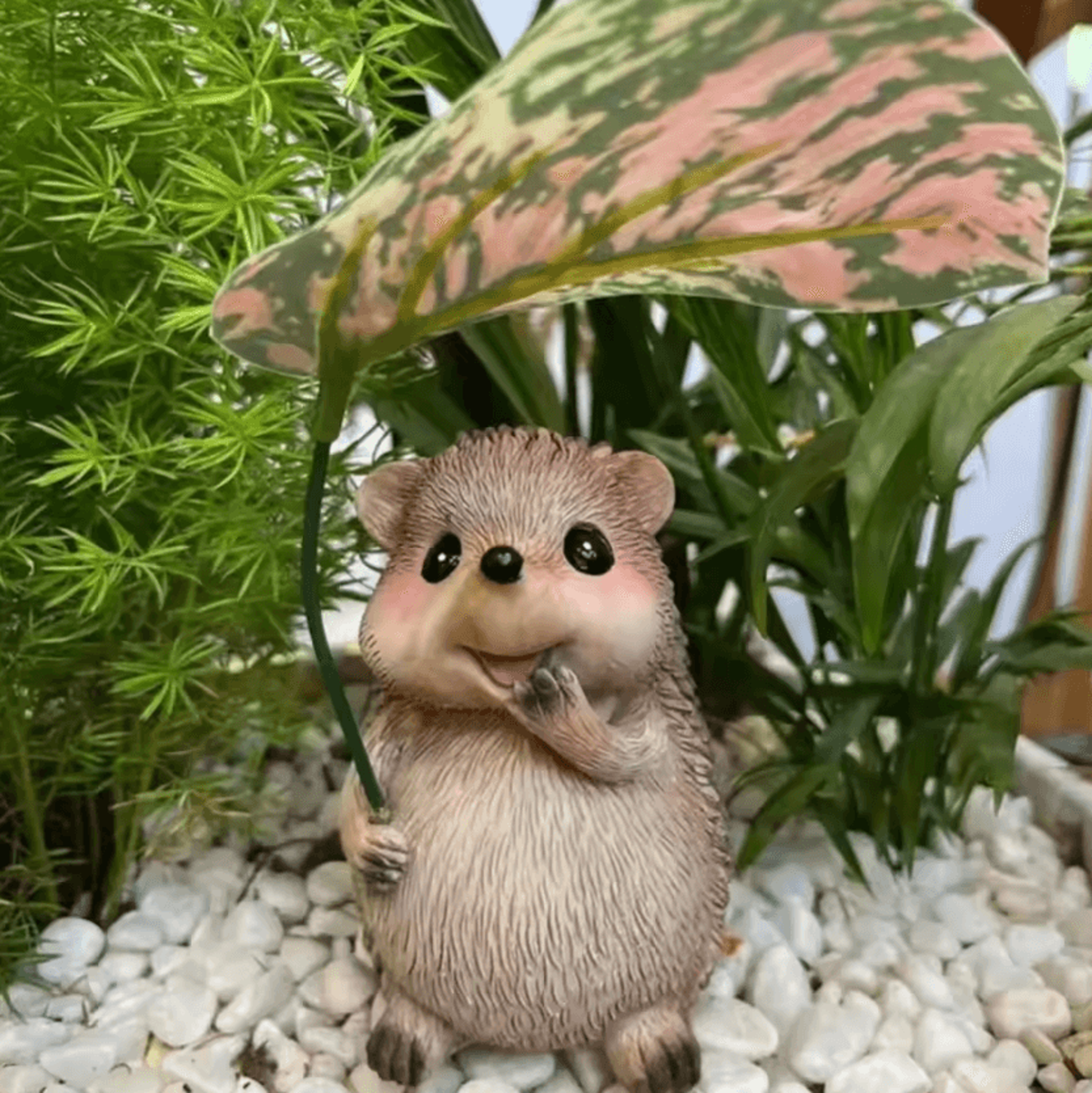 Cute Resin Hedgehog Garden Statue With Leaf Umbrella Outdoor Ornament 2