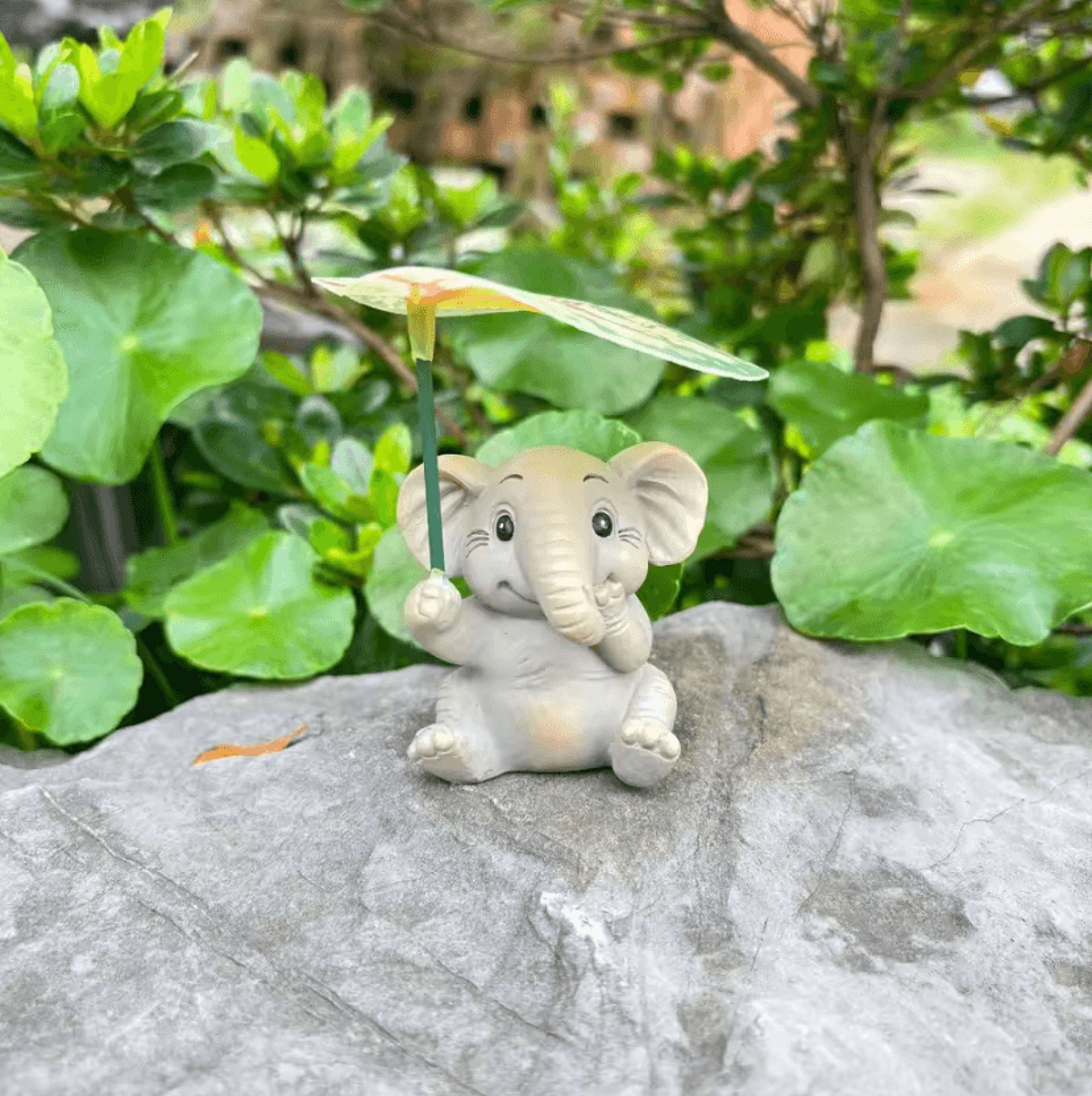 Cute Resin Animal Garden Statue With Leaf Umbrella For Outdoor Yard Decor 7