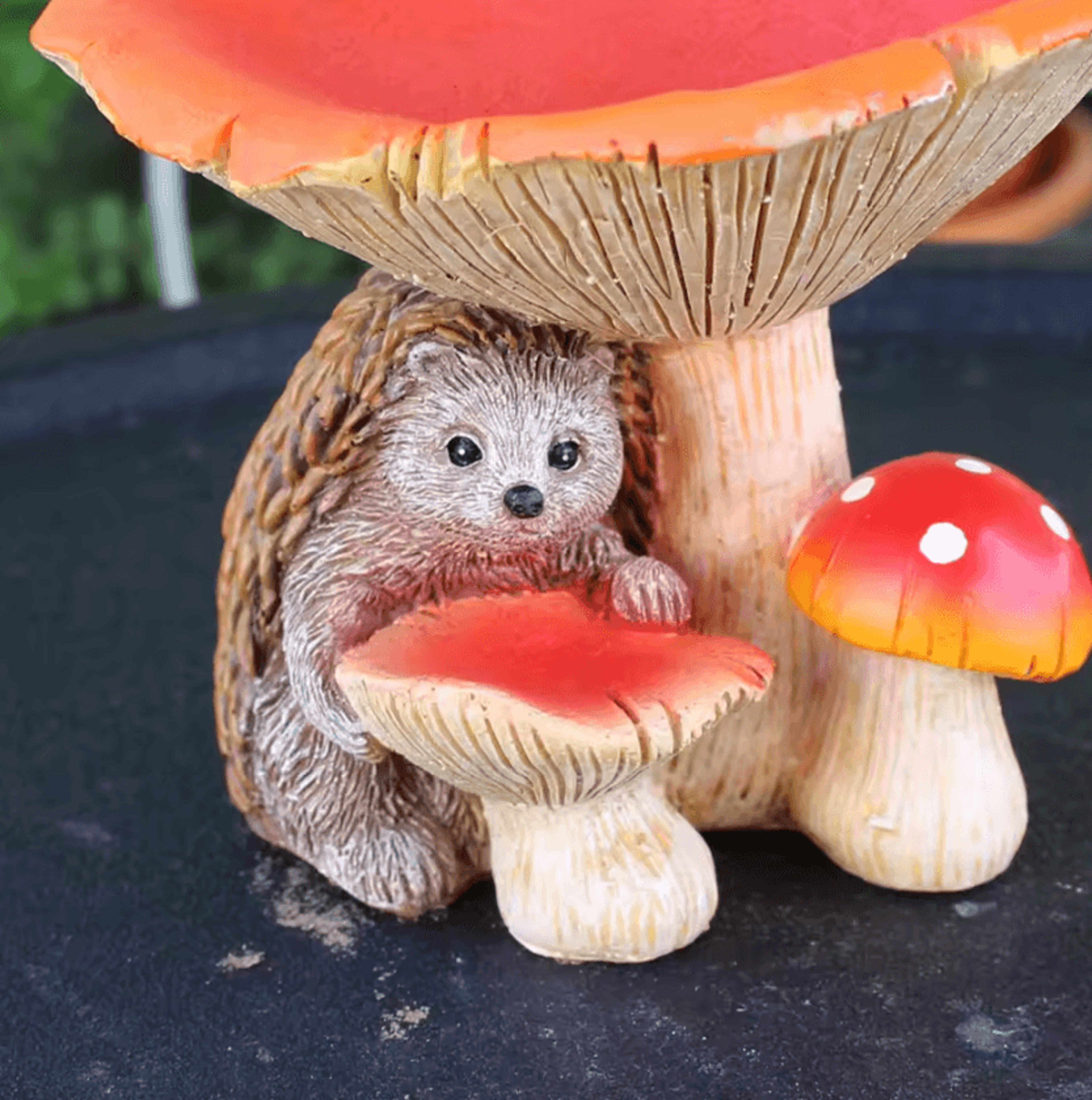 Cute Mushroom Hedgehog Bird Feeder Resin Garden Ornament 2