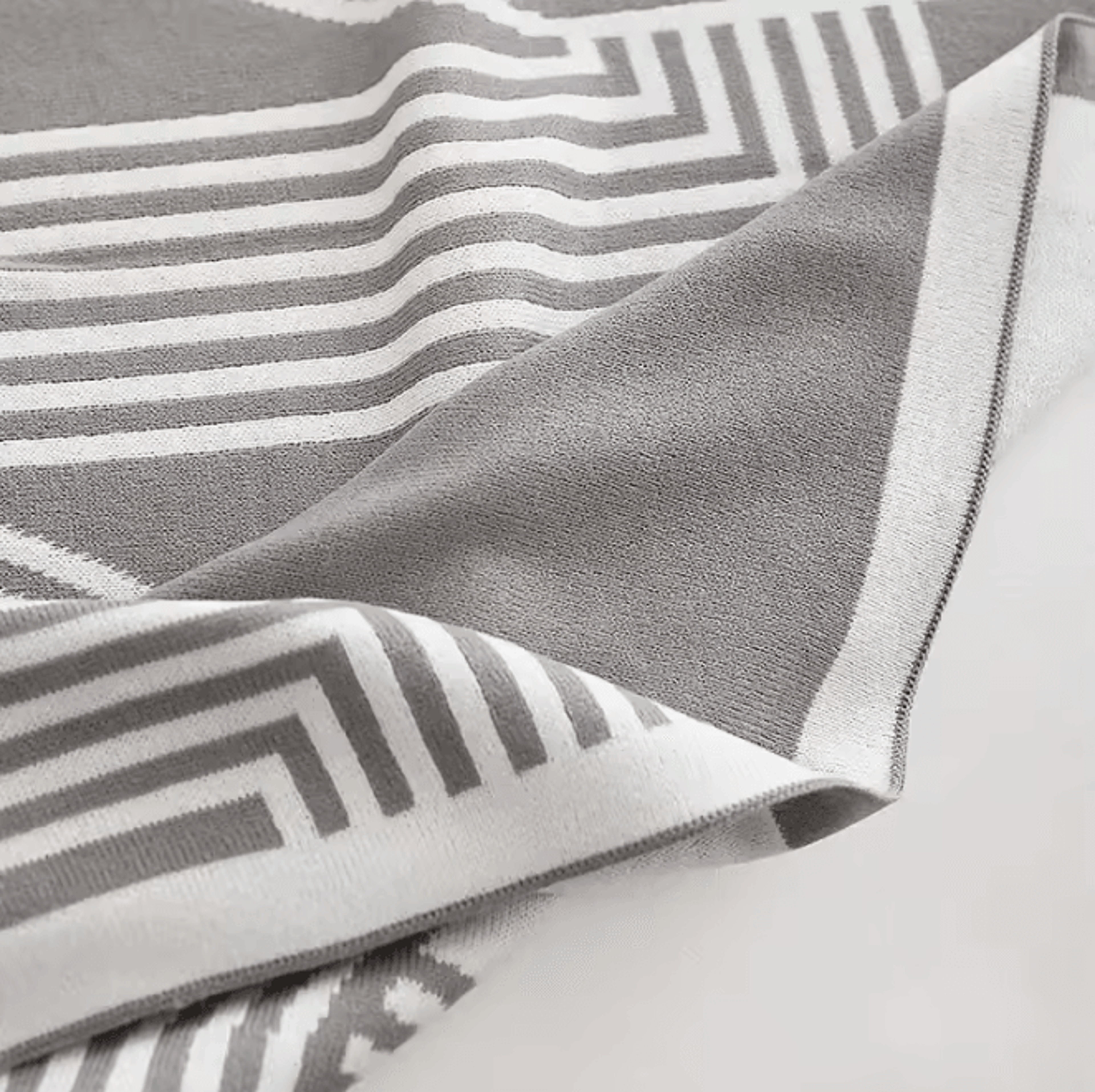 Nordic Geometric Knitted Throw Blanket 2