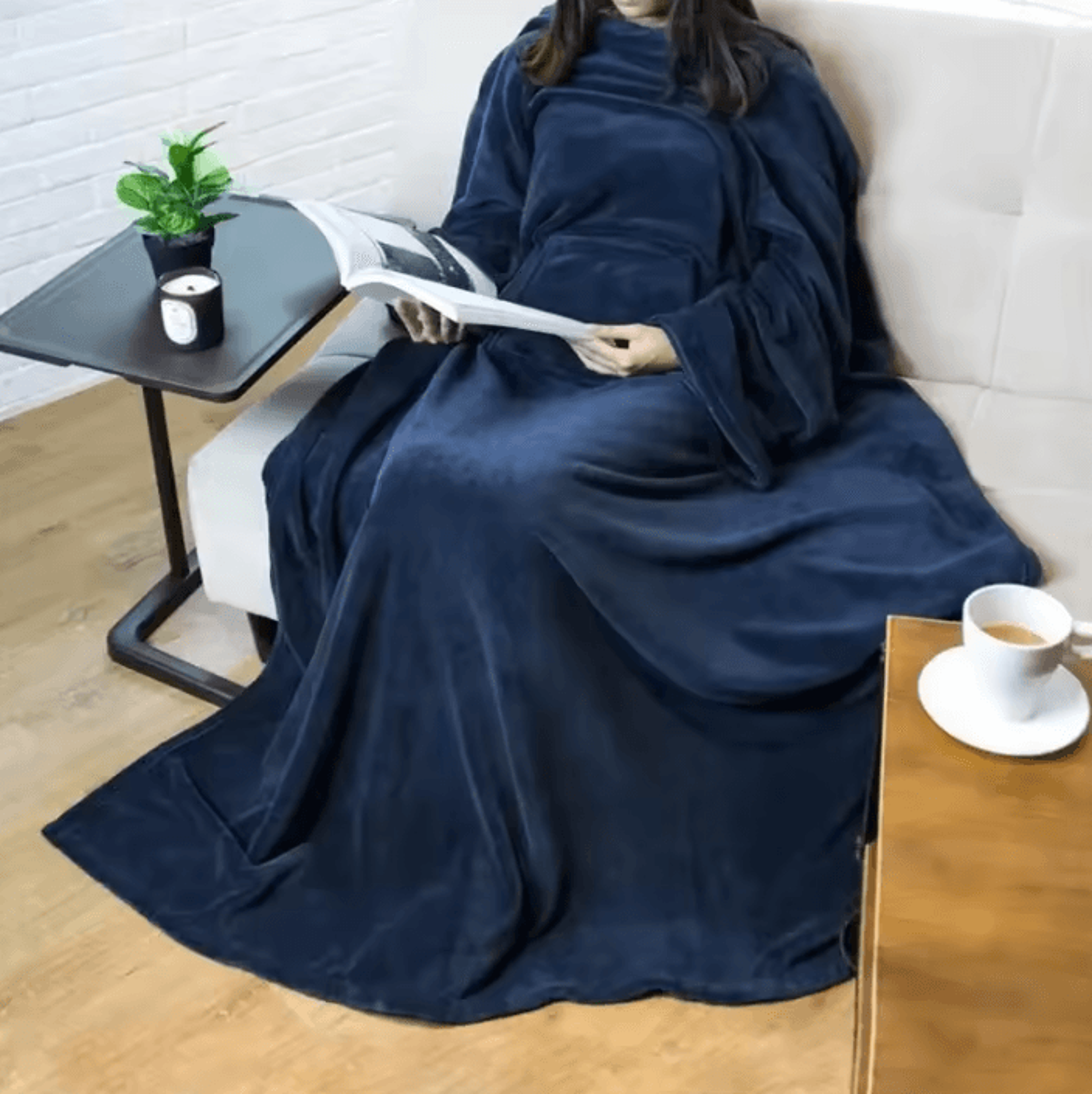 Wearable Flannel Blanket With Sleeves And Large Pocket 3