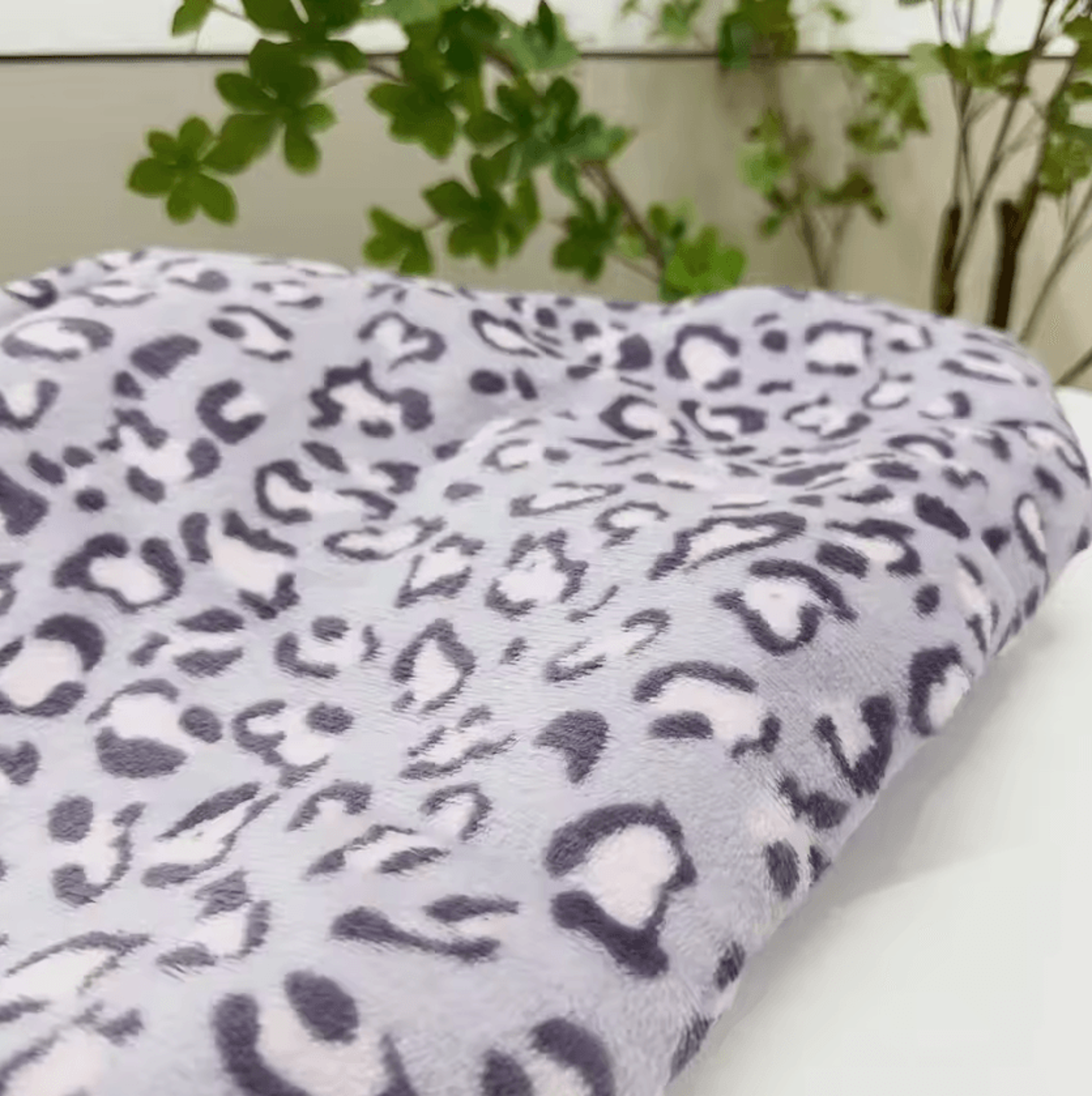 Leopard Print Lightweight Soft Throw Blanket 3
