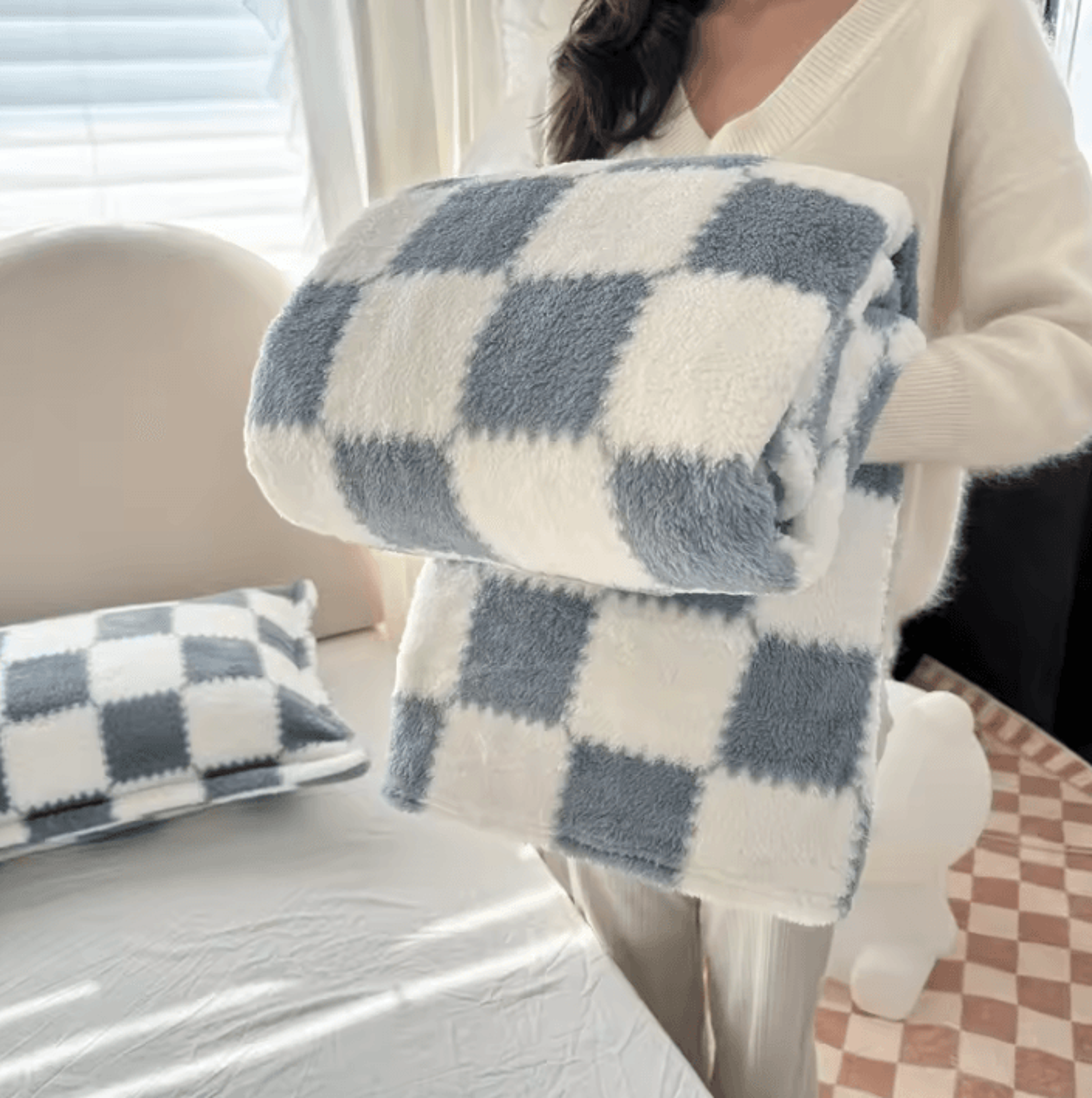 Pink And White Soft Flannel Fleece Blanket 3