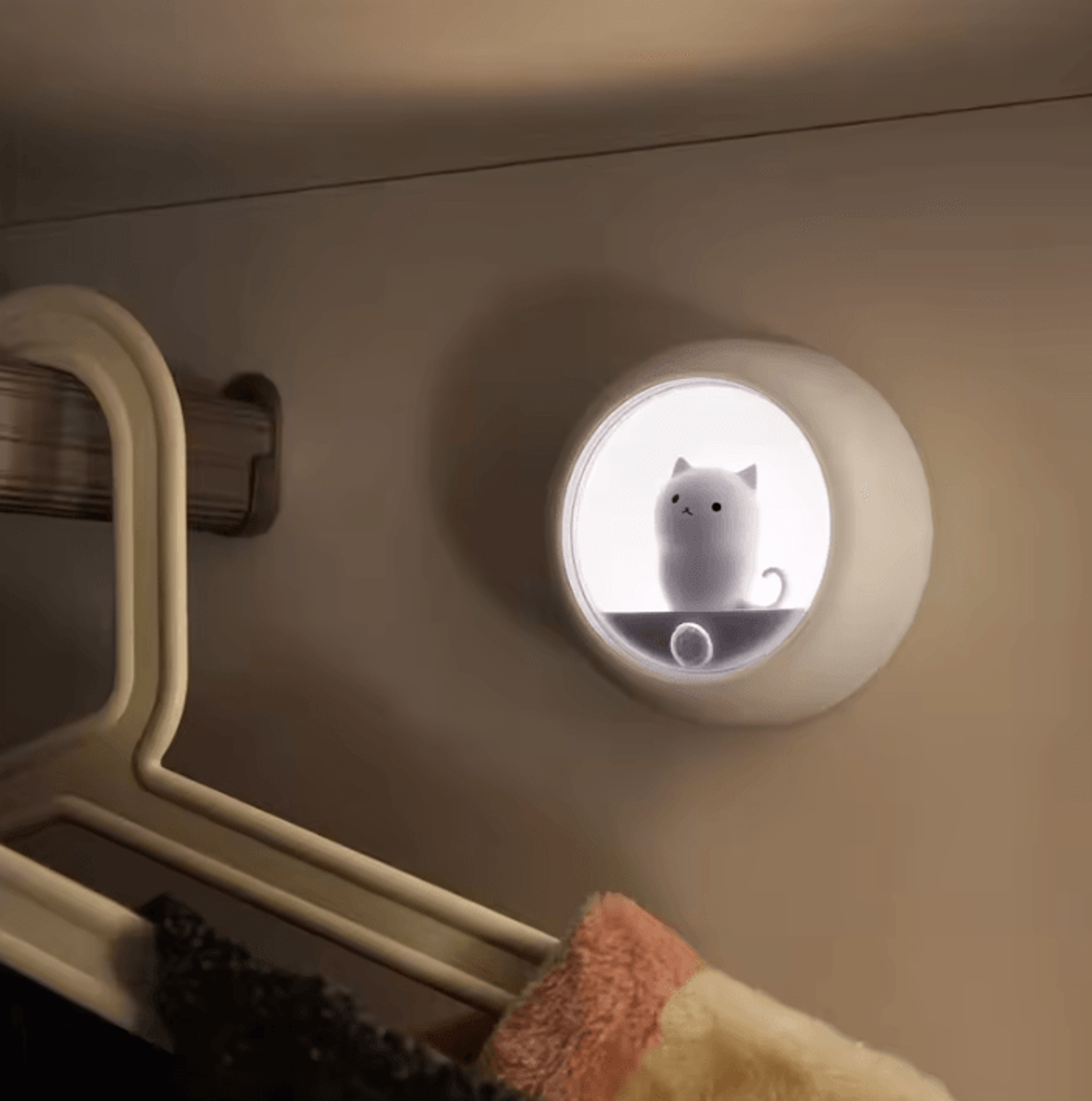 rechargeable cat motion sensor night light with adjustable brightness
