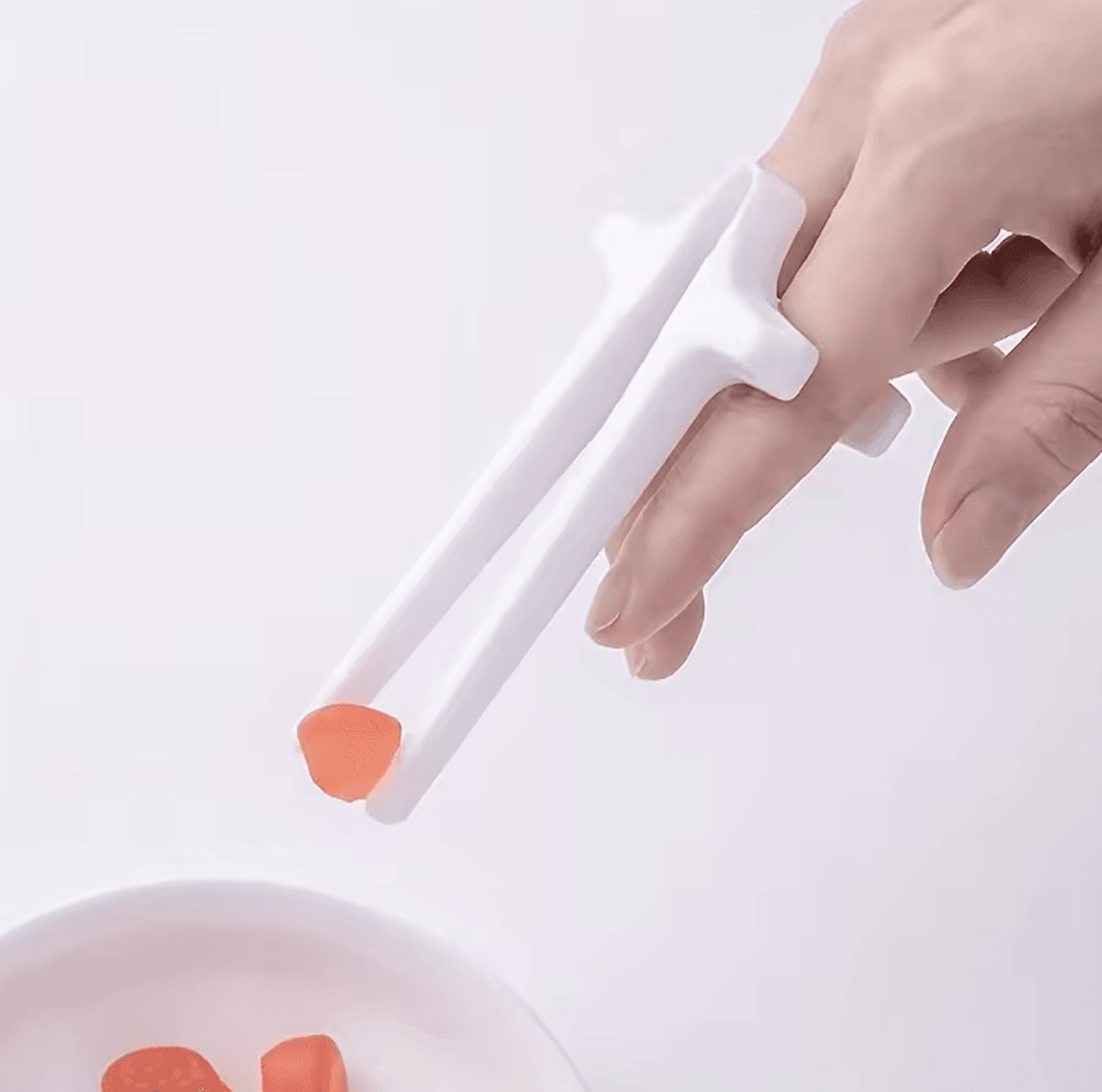 2pcs NonContact MultiFinger Food Gripper Clips Lazy Chopstick And Snack Eating Tool 1