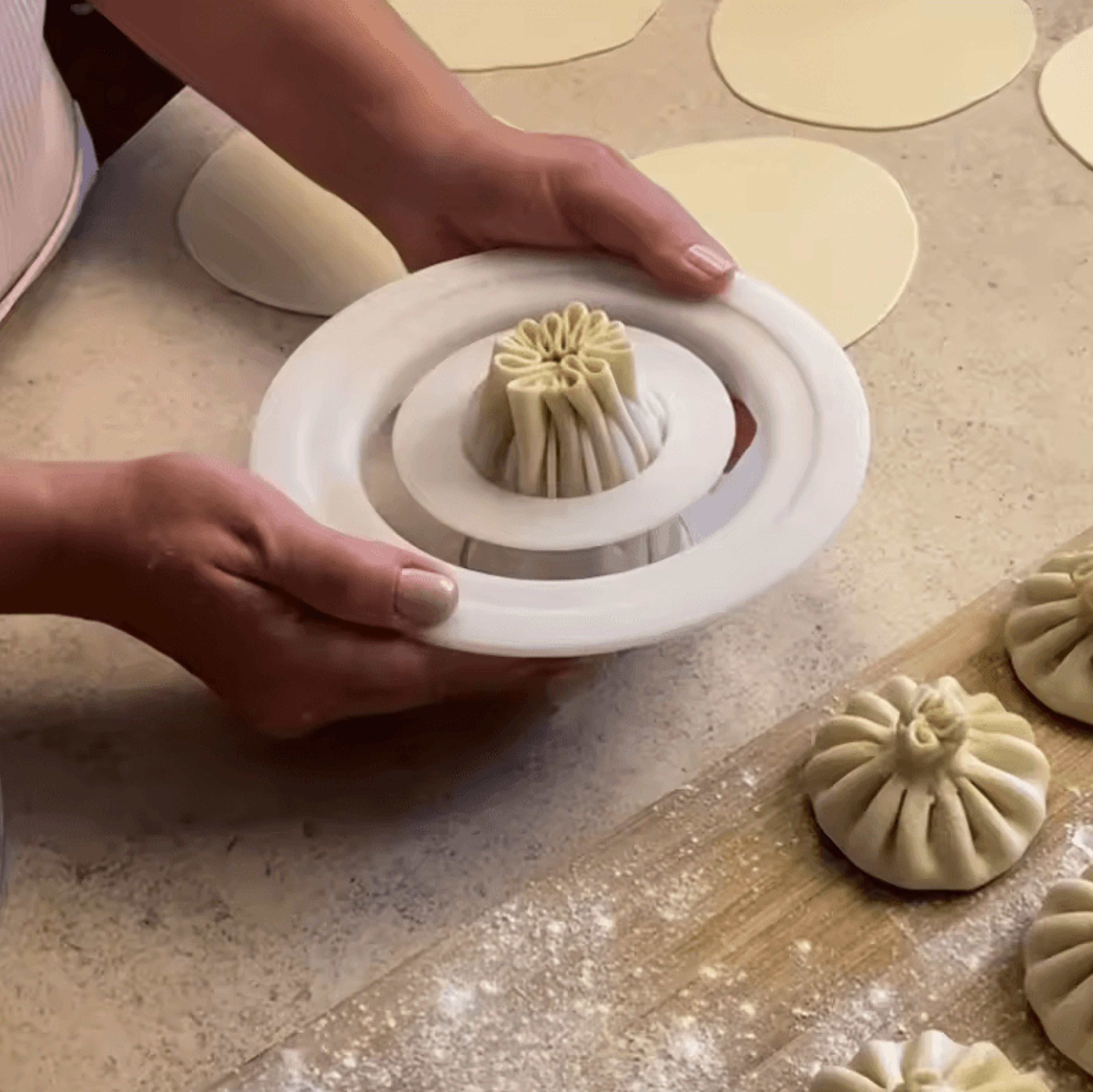EasyRelease NonStick Dumpling Maker  Food Grade ABS Kitchen Gadget 3
