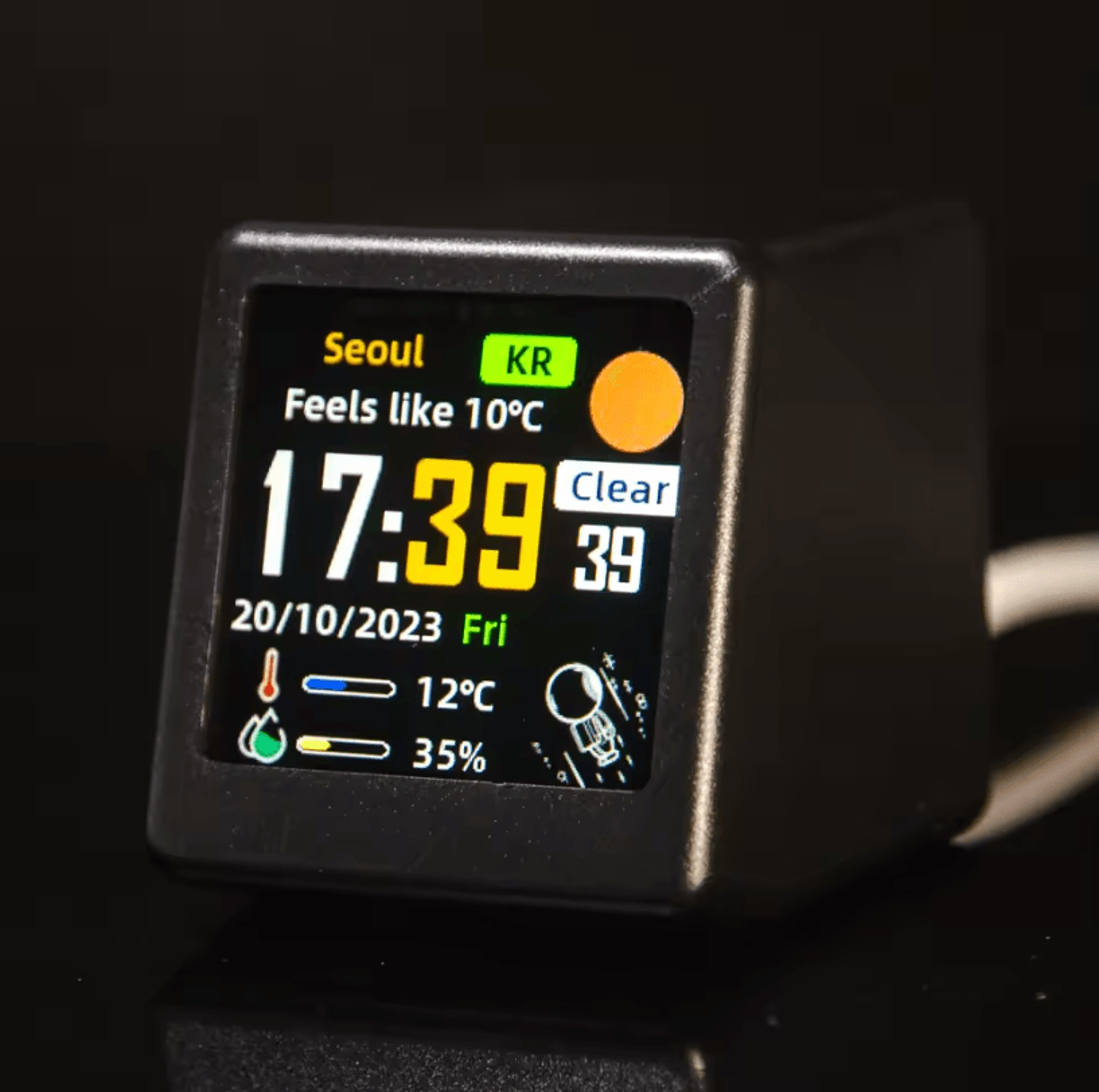 WiFi Weather Forecast Station Smart Desktop Clock With Digital Photo Album And GIF Animation 5