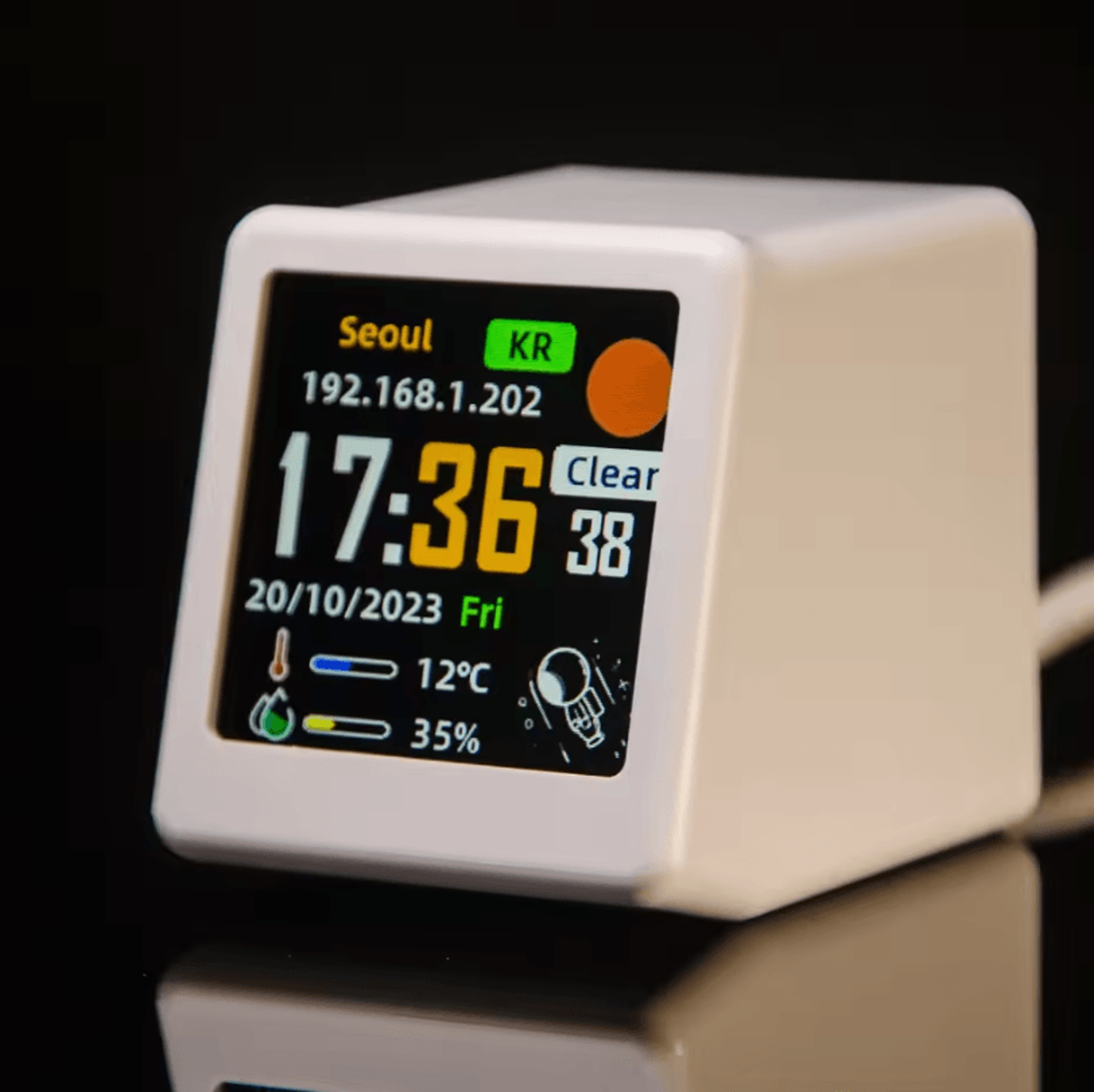 WiFi Weather Forecast Station Smart Desktop Clock With Digital Photo Album And GIF Animation 6
