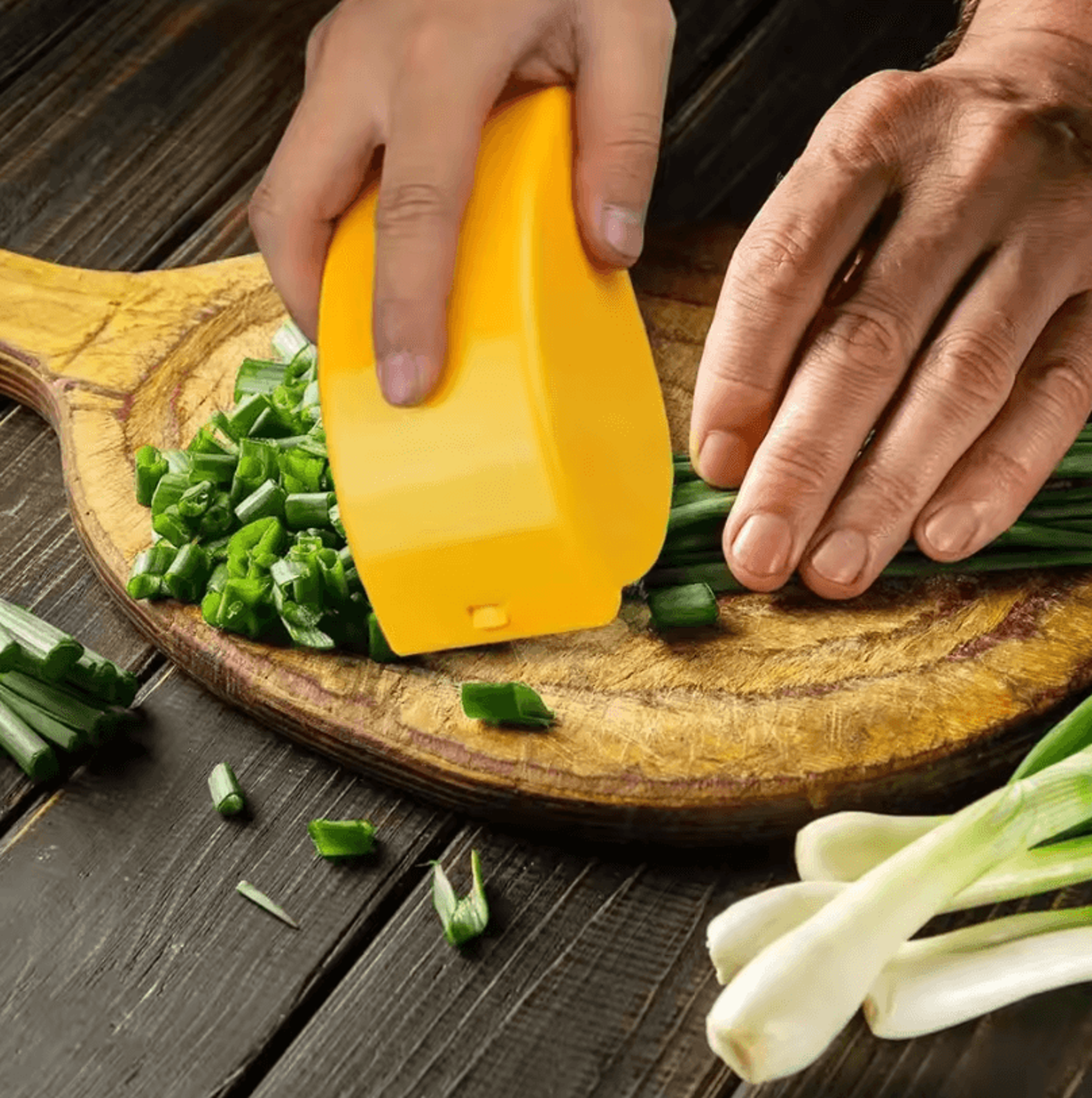 6Blade Stainless Steel Herb Roller Cutter  Manual Vegetable Chopper For Fast  Easy Kitchen Prep 2