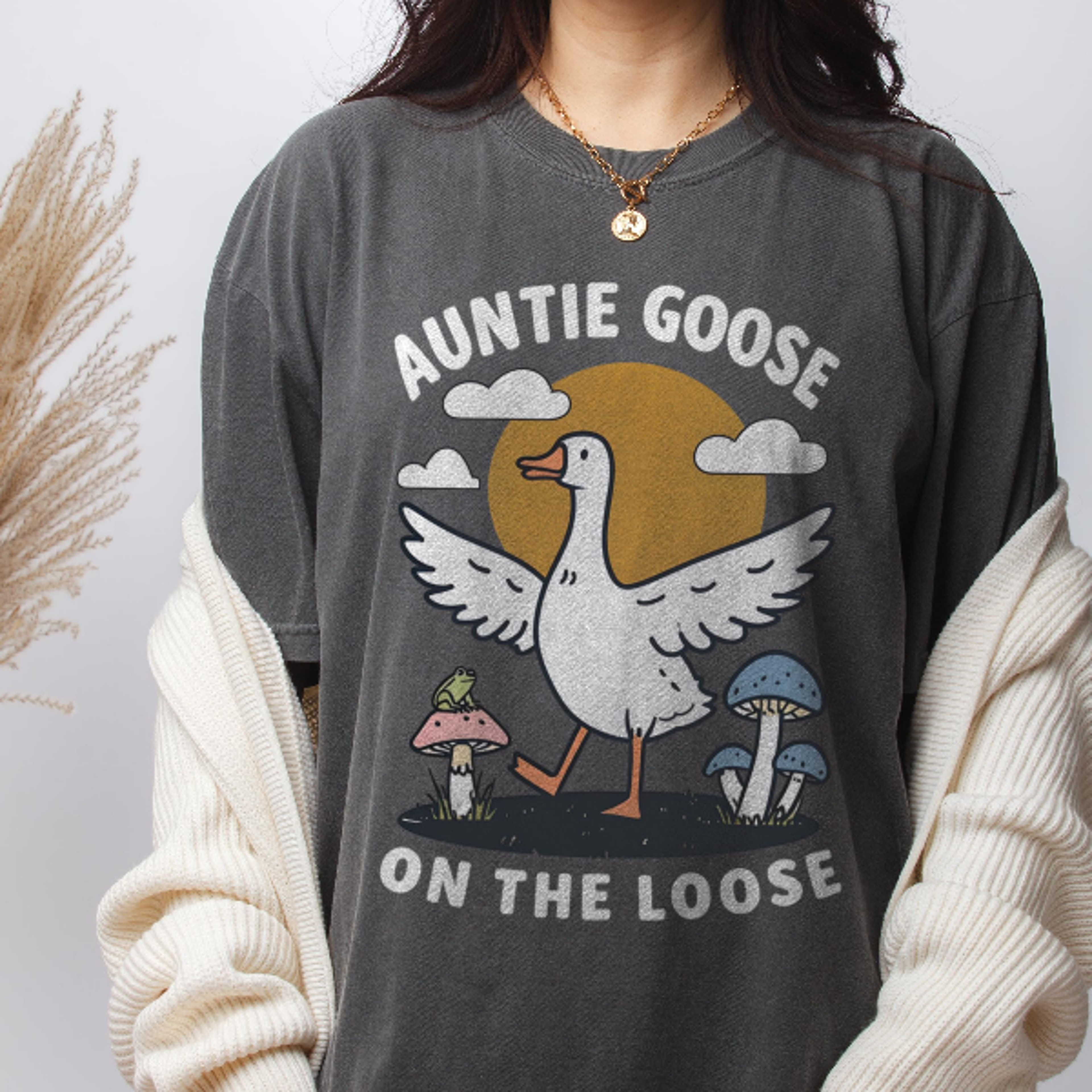 auntie goose on the loose shirt funny aunt gift retro silly goose graphic tee