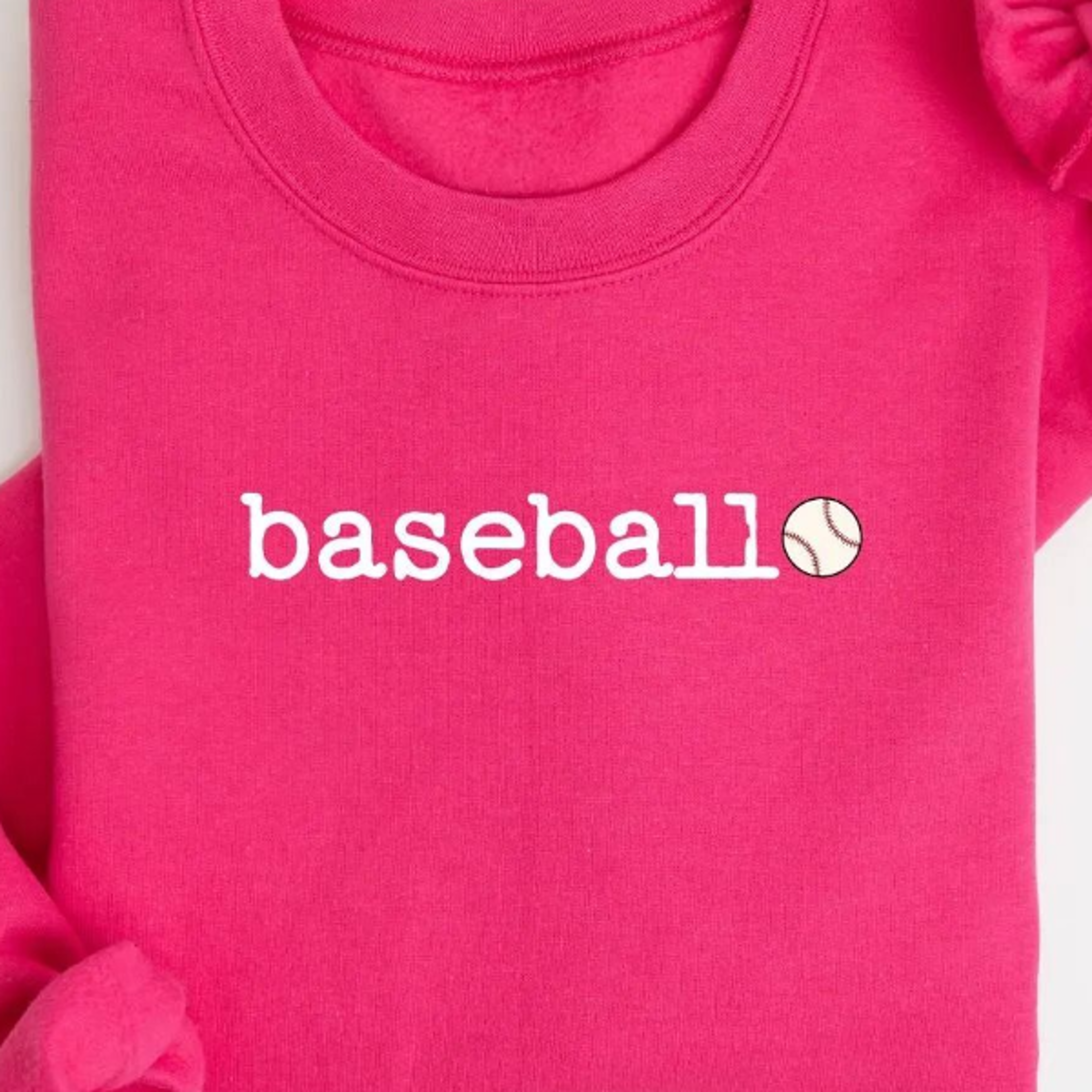 minimal baseball mom game day t-shirt | spring sports mom outfit | baseball season graphic tee | cute minimalist basebal