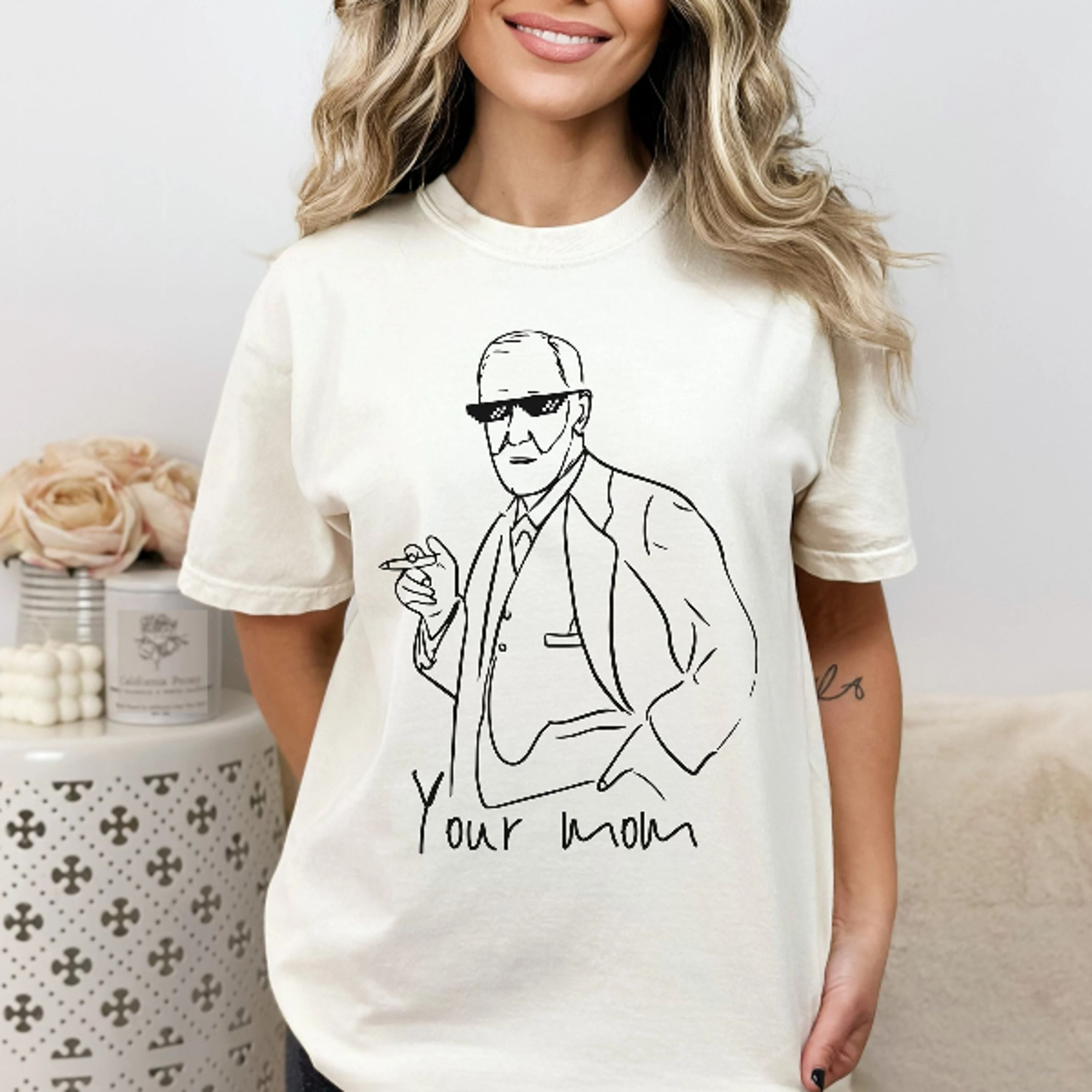 your mom t-shirt - funny shirt with sigmund freud - funny gift idea for psychologists, psychiatrists, therapists and psy