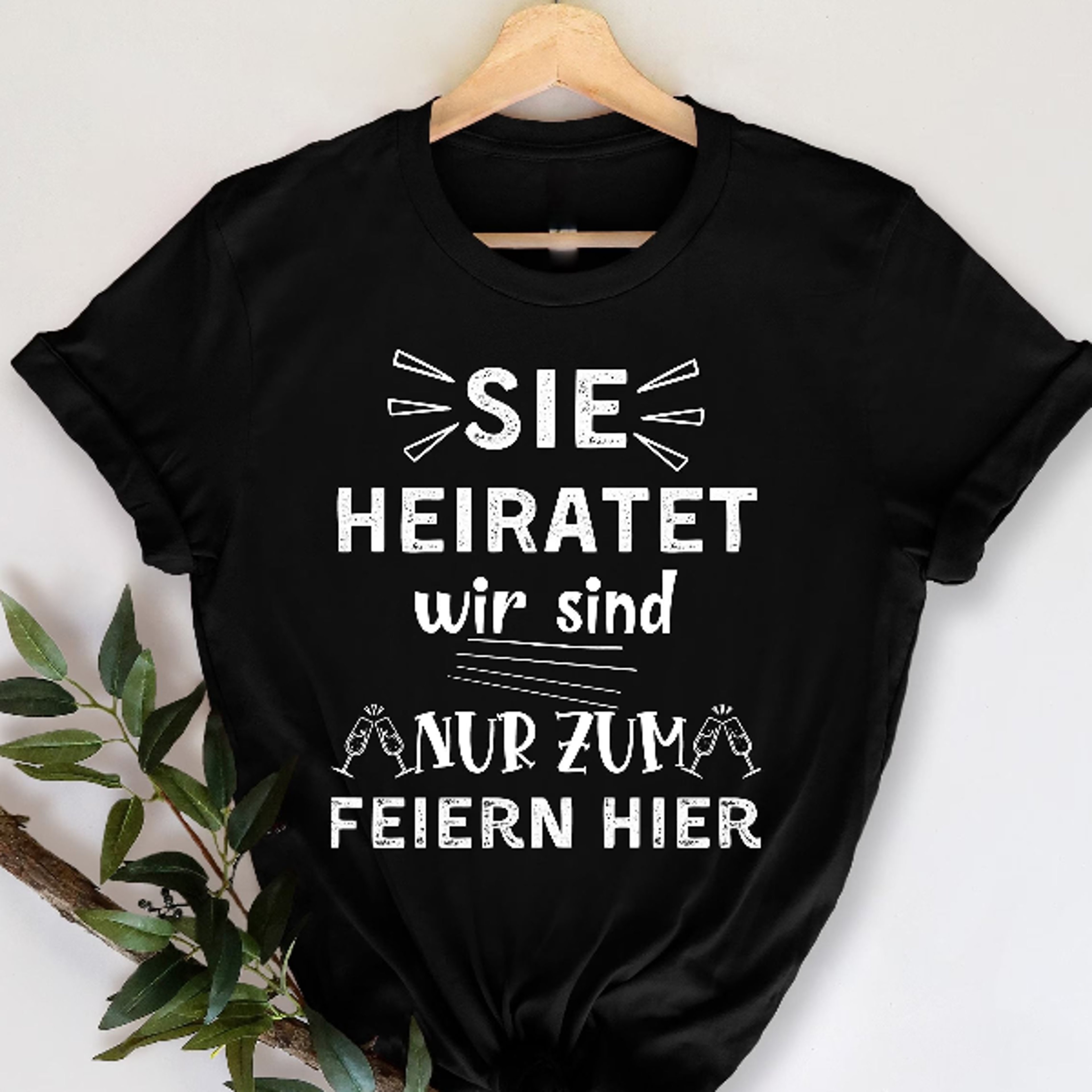 sie heiratet, wir sind nur zum feiern hier t-shirt, damen jga frauen tshirt, poltern team braut ,junggesellinnenabschied