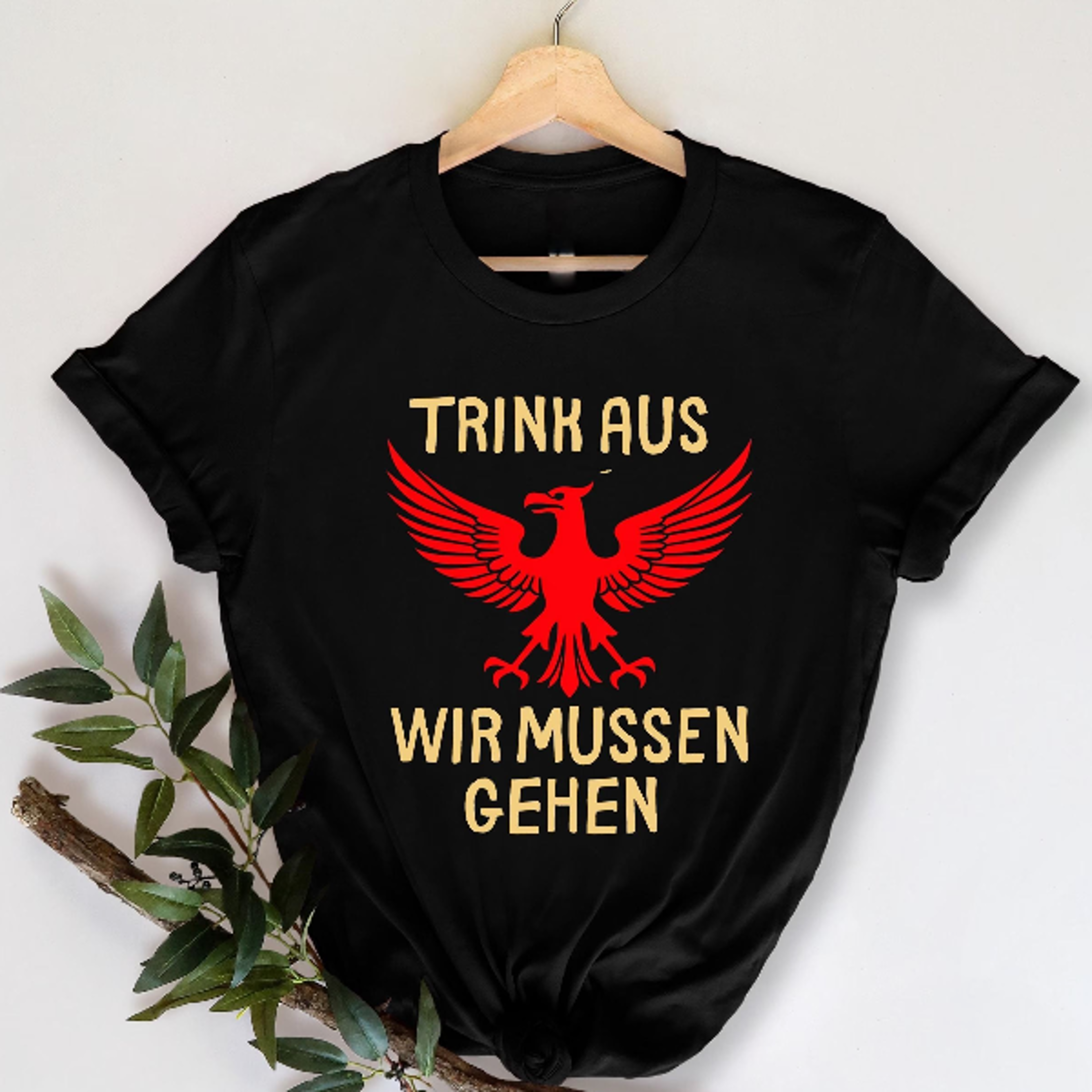 trink aus wir mussen gehen – lustiger party spruch mit adler fur manner frauen, humor feier shirt, lustiges wochenende o