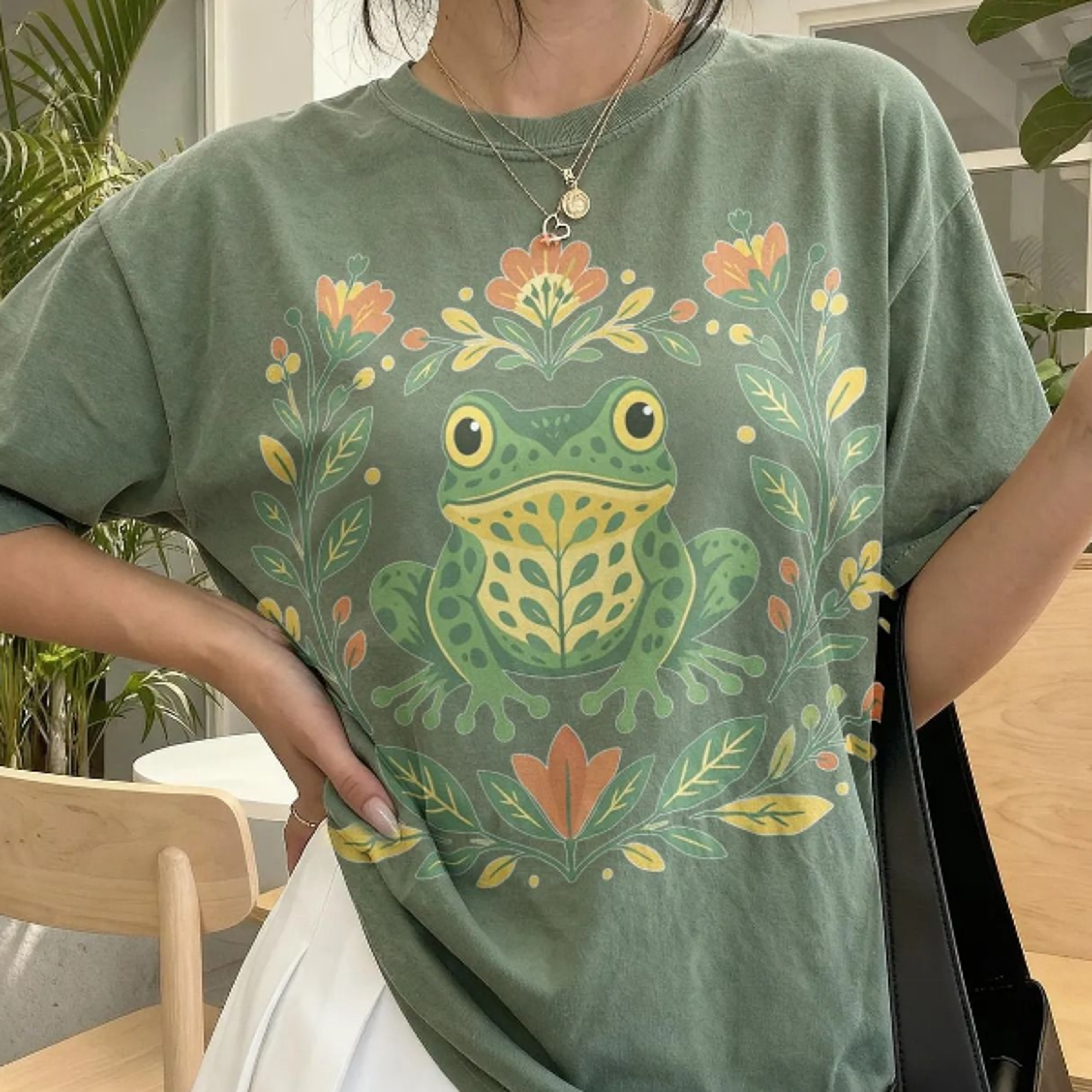 Classic Floral Frog Graphic Tee Botanical Amphibian Nature Shirt Cottagecore Vintage Style Top 2