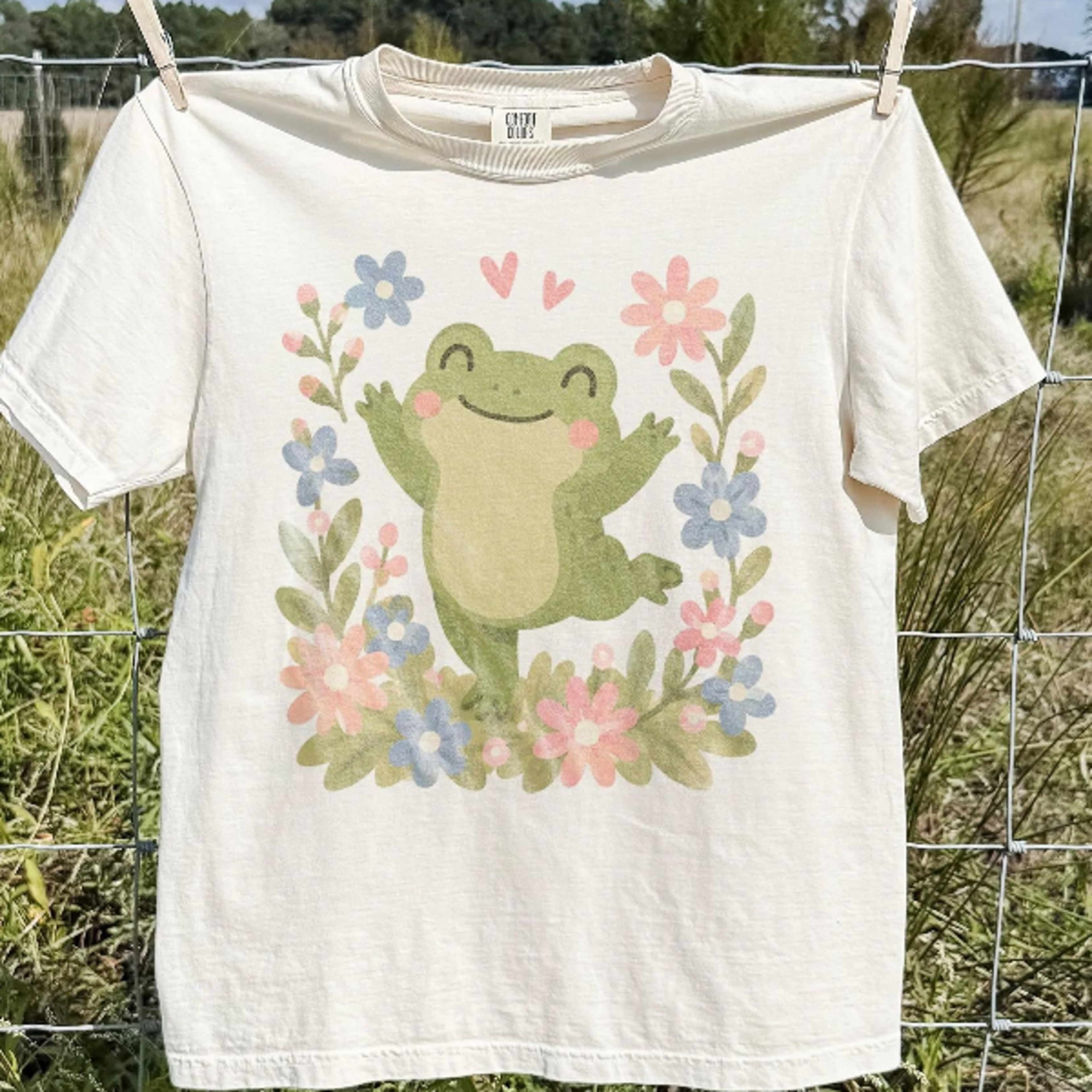vintage smiling frog graphic tee, floral nature animal shirt, cute cottagecore retro style top