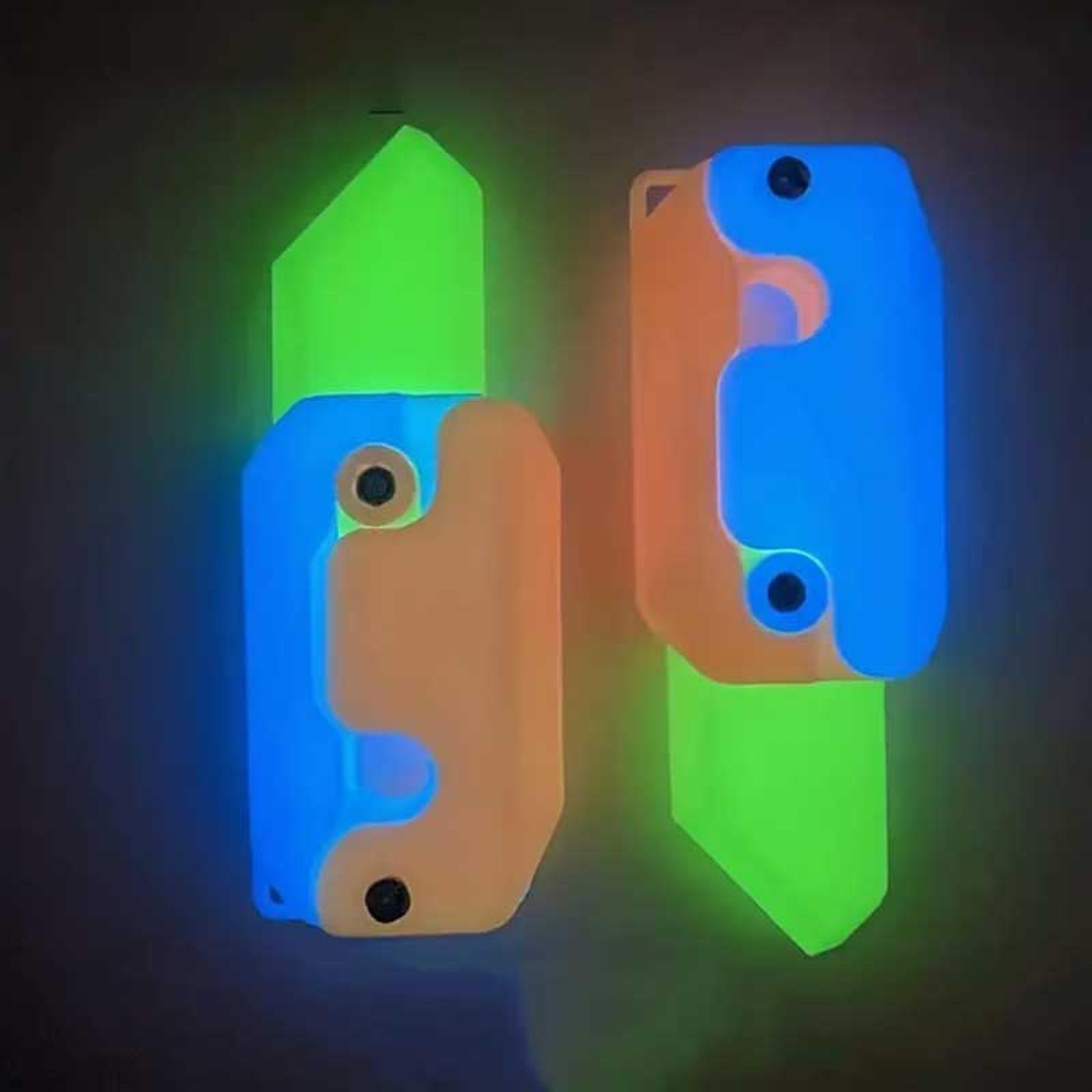 stress reducing toys gravity flip carrot knife, 3d luminous carrot knife pushcart small toys pocket size