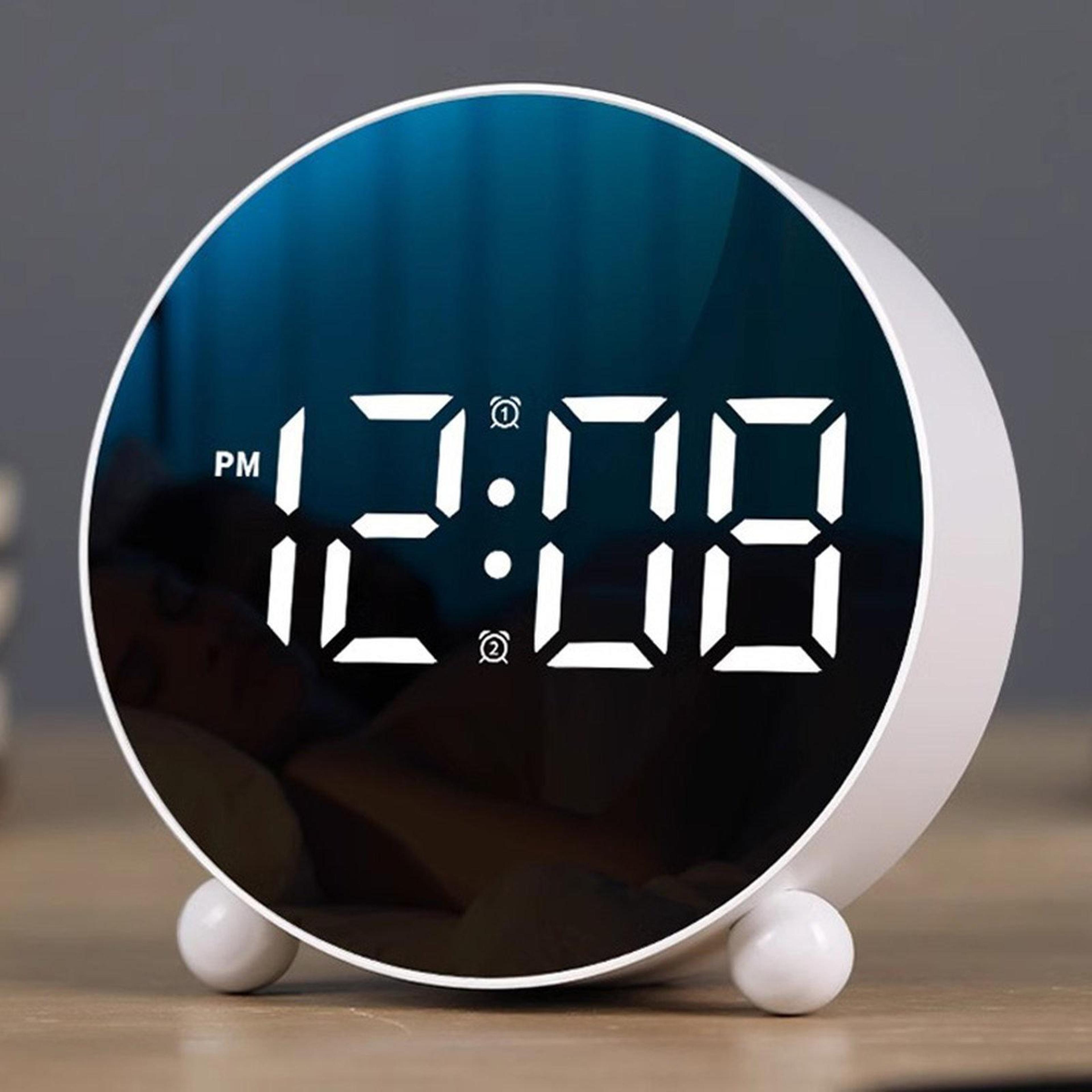 dimmable led digital alarm clock with dual alarms and snooze
