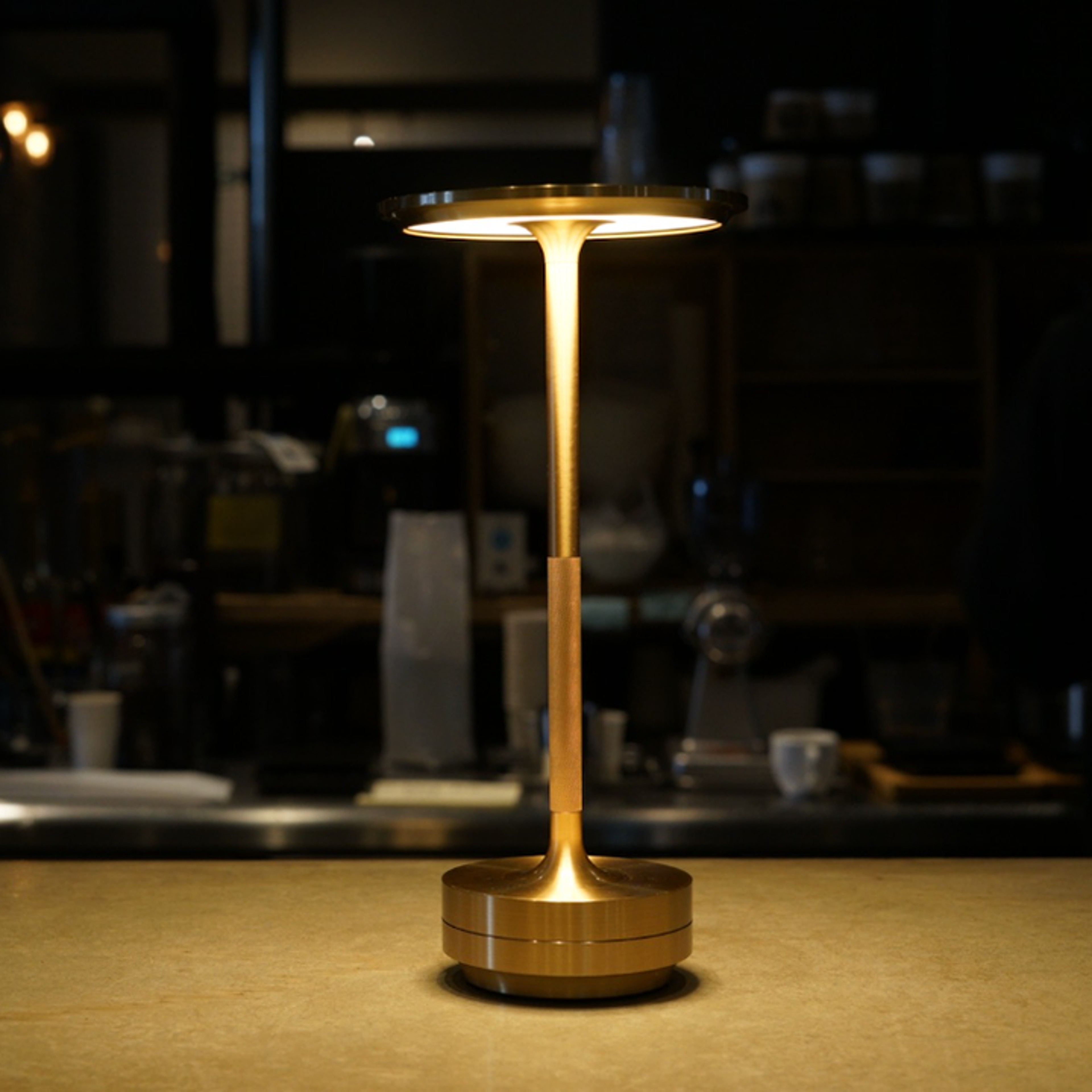 Metallic Cordless Rechargeable Waterproof Table Lamps3