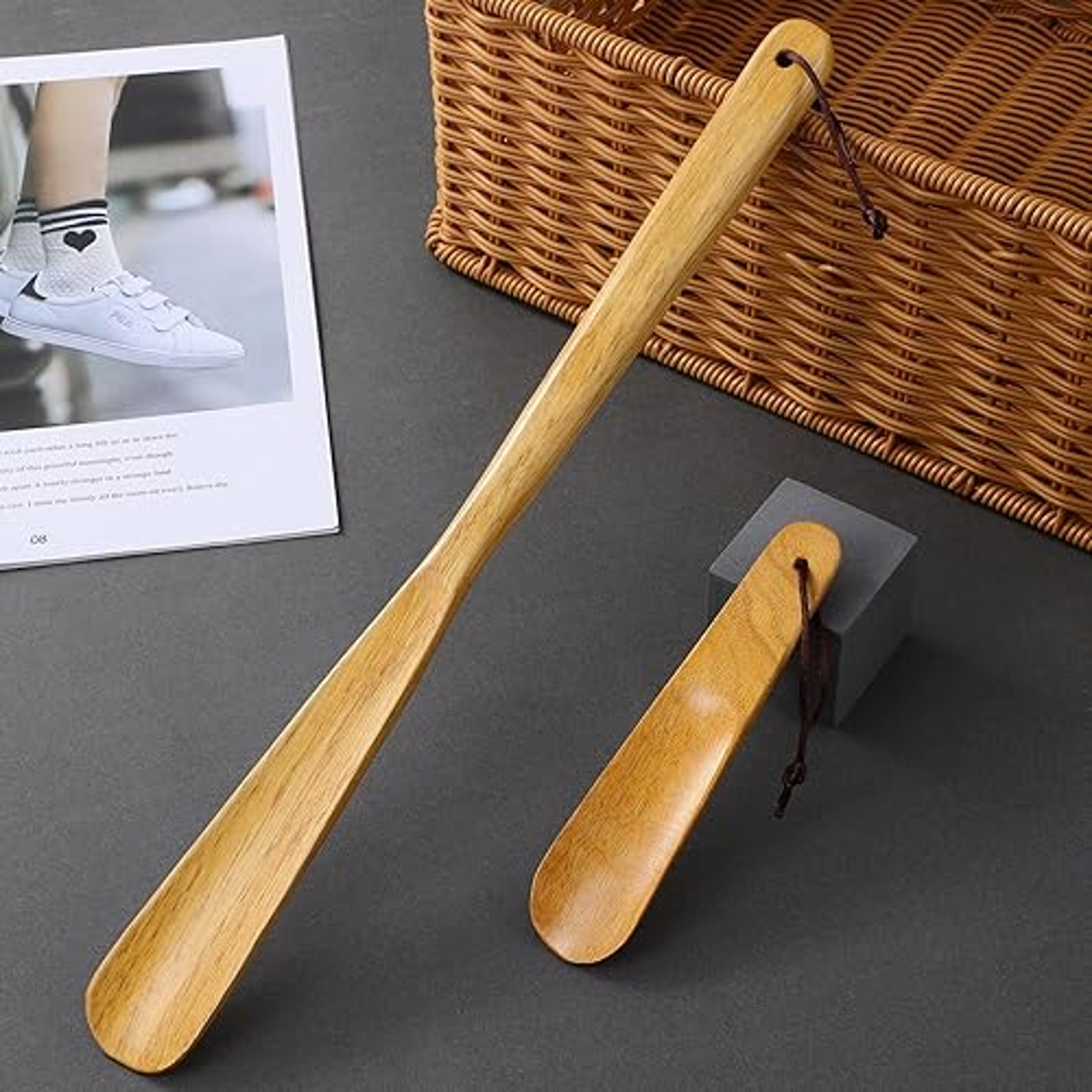 Set Of 2 Durable Wooden Shoe Horns  Long Handle Shoe Lifters 0