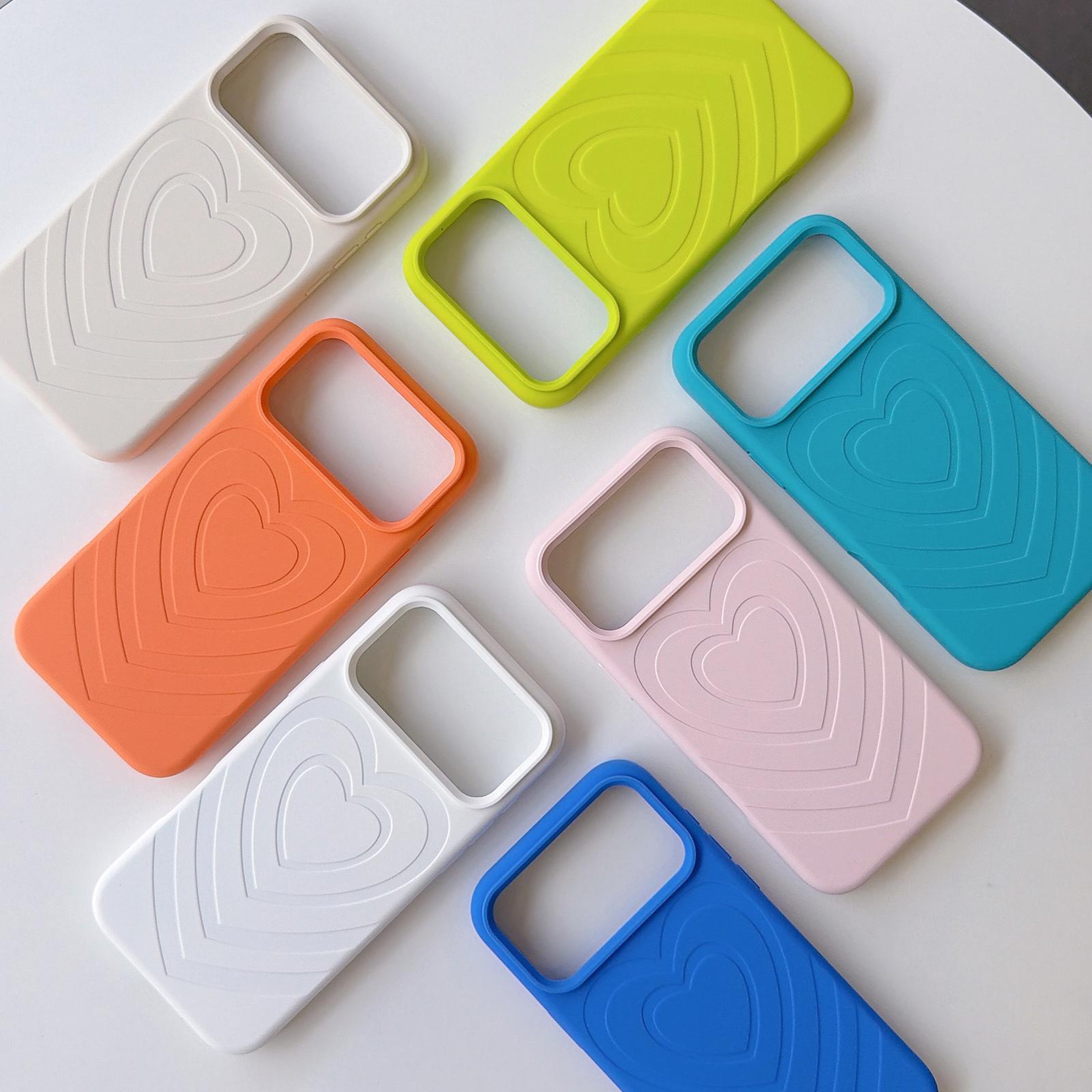 IPhone 18 Pro Liquid Silicone Heart Pattern Case With Matching Strap 1