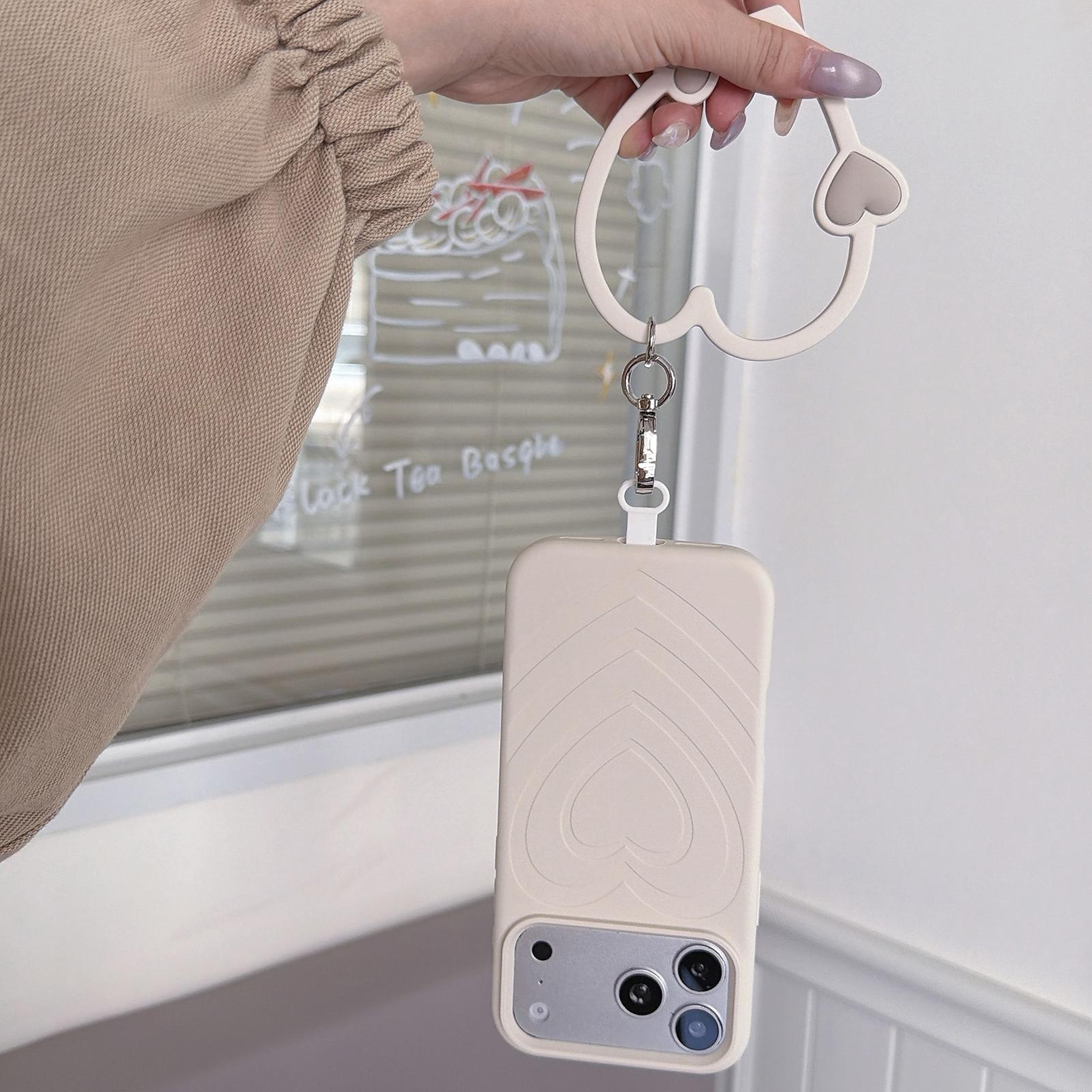 IPhone 18 Pro Liquid Silicone Heart Pattern Case With Matching Strap 4