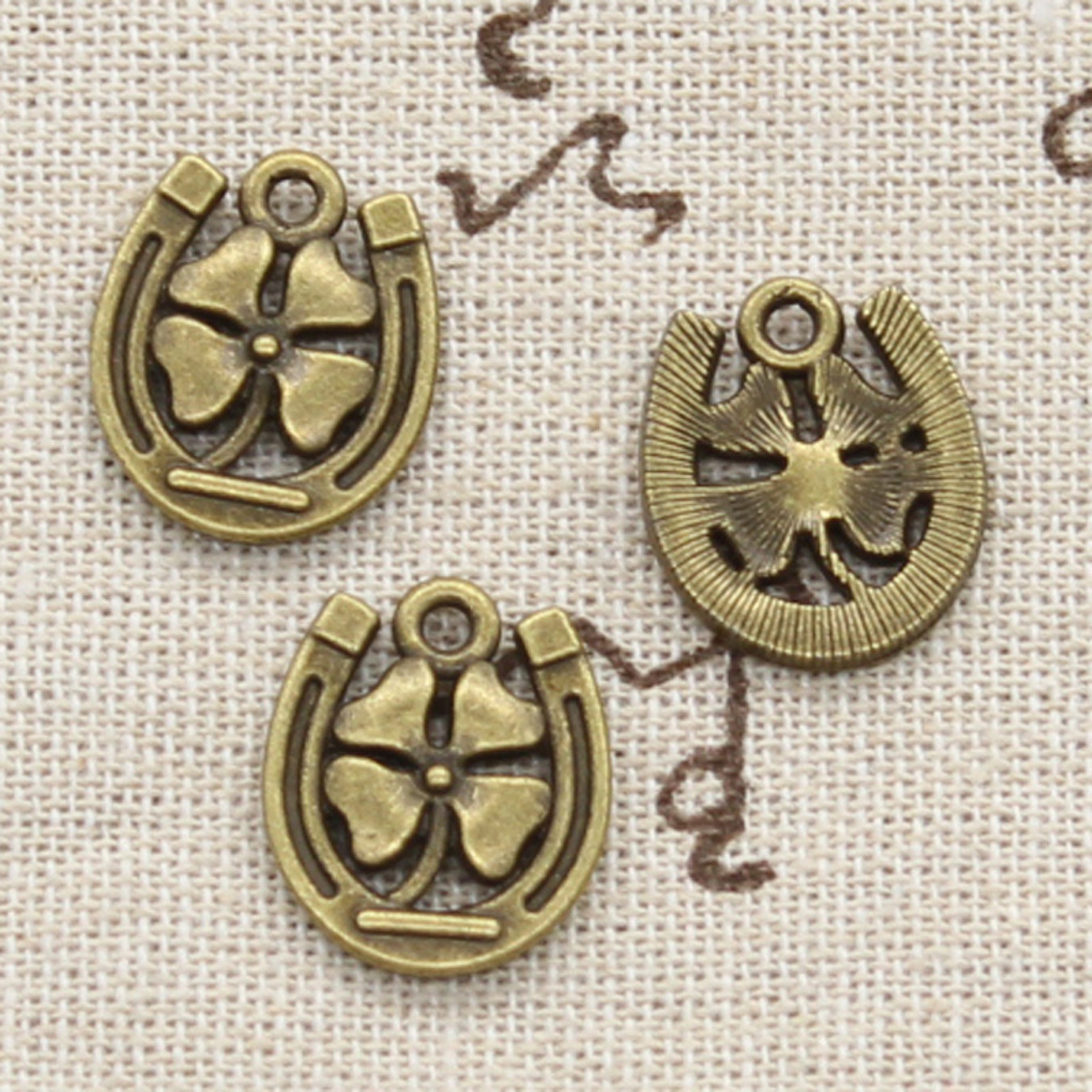 Vintage Charms Horseshoe Lucky Clover Antique Pendant, Tibetan Bronze Silver DIY Jewelry Making Supplies – view 4