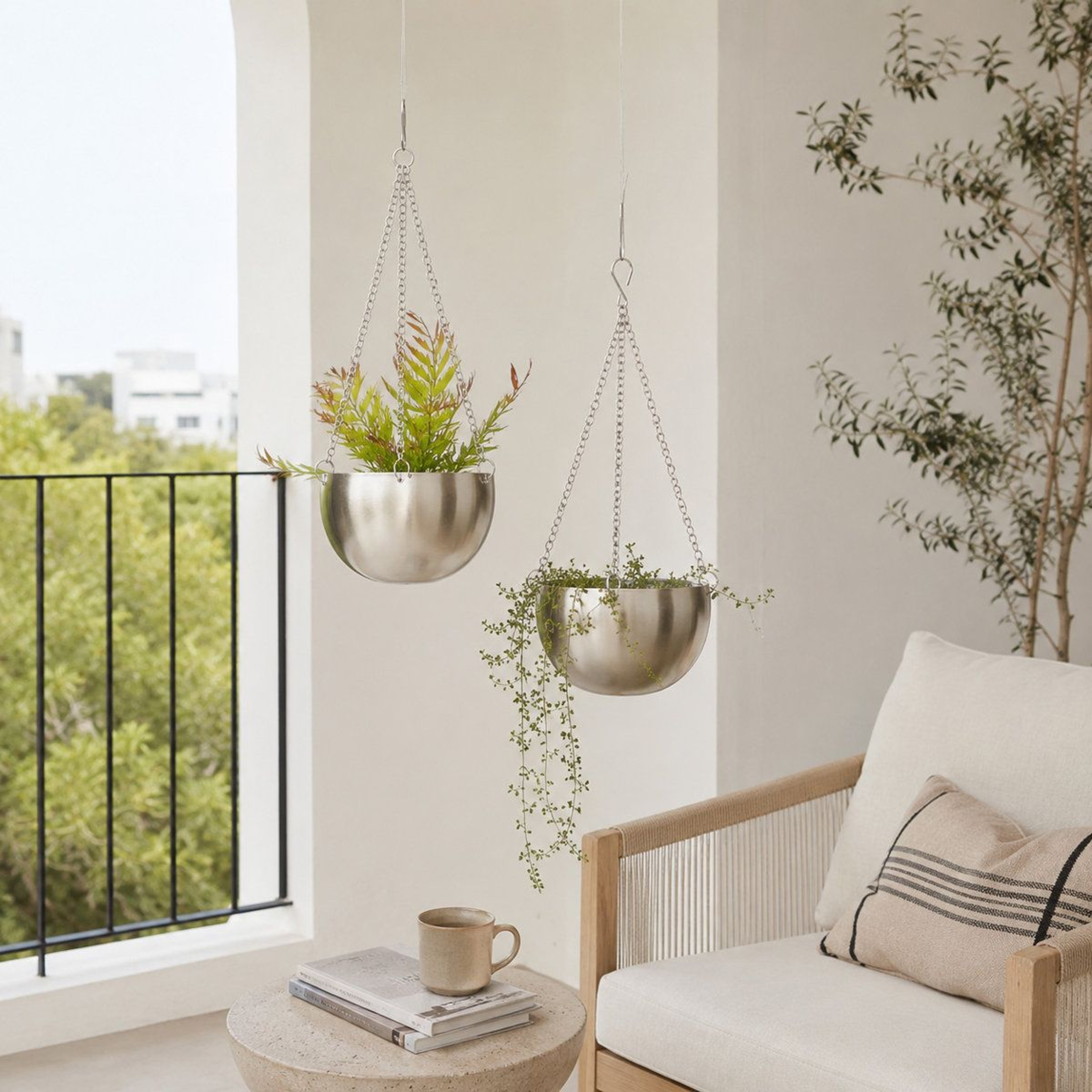 Elegant Iron Hanging Wall Planter Set Modern Hanging Plant Pots For Indoor Outdoor Decor 7