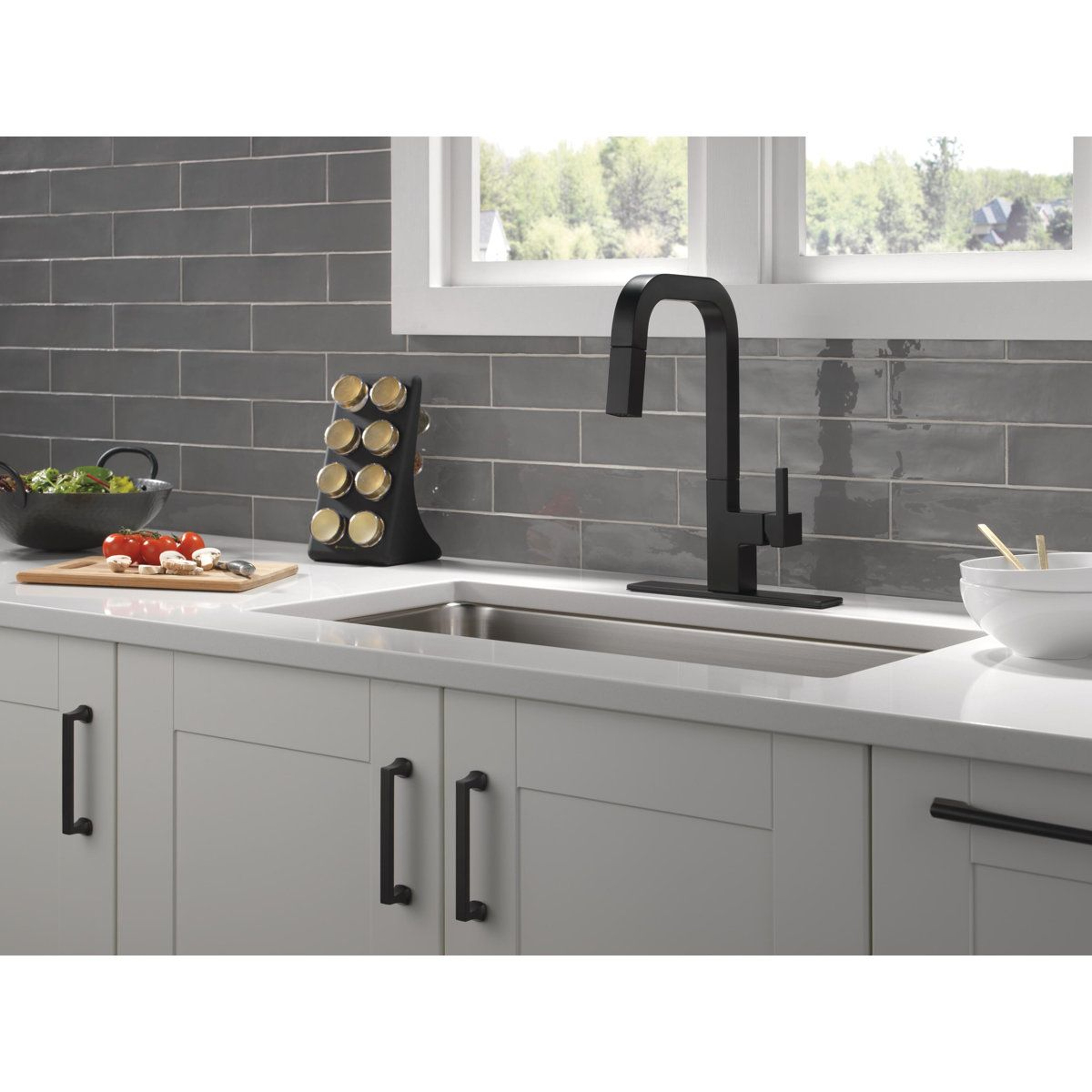 Matte Black Kitchen Faucet With Pull Down Sprayer Single Handle Gooseneck Sink Faucet 2