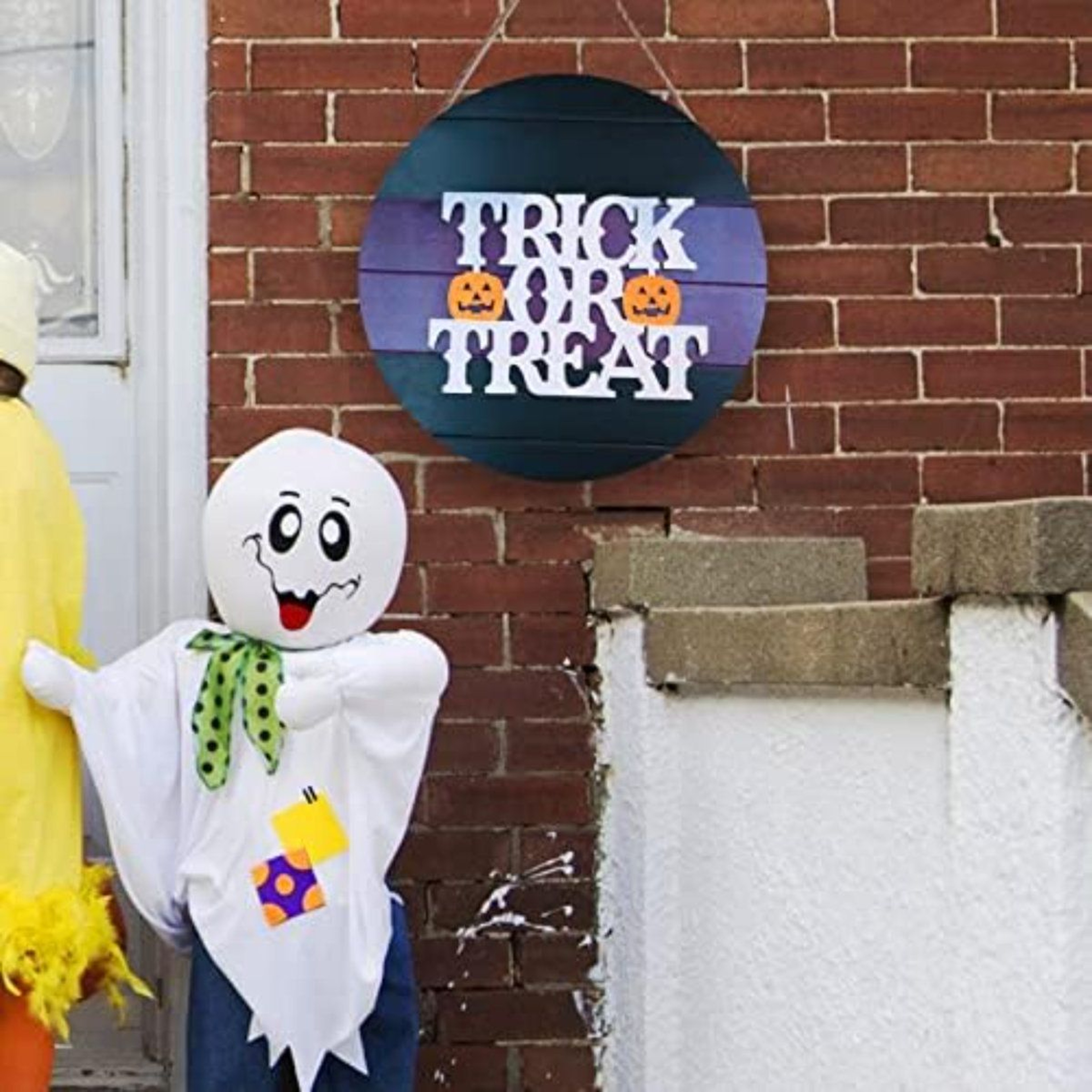 Halloween Wooden Hanging Sign With Trick Or Treat Design For Indoor Decorations 0