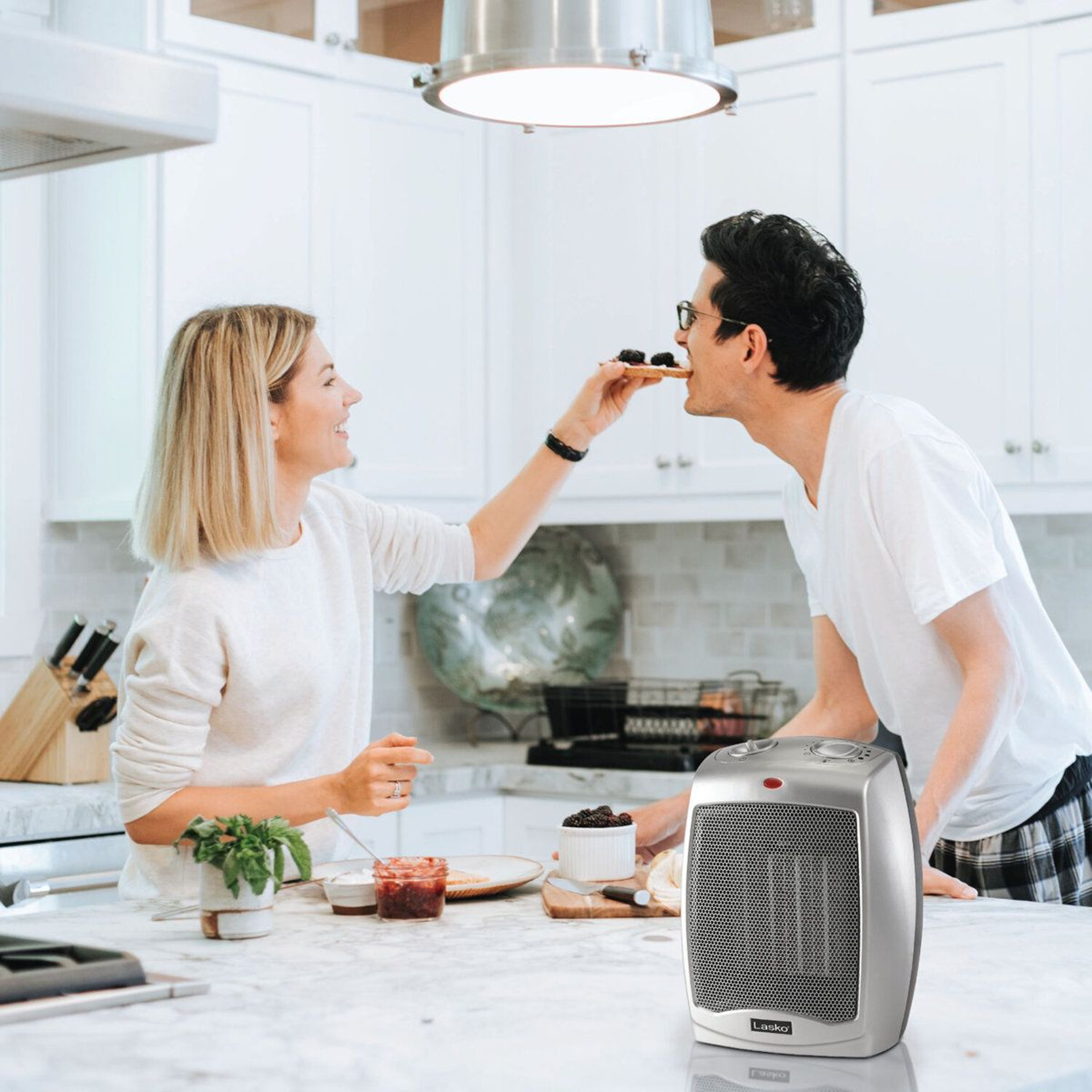 1500W Ceramic Space Heater With Adjustable Thermostat And Overheat Protection 3