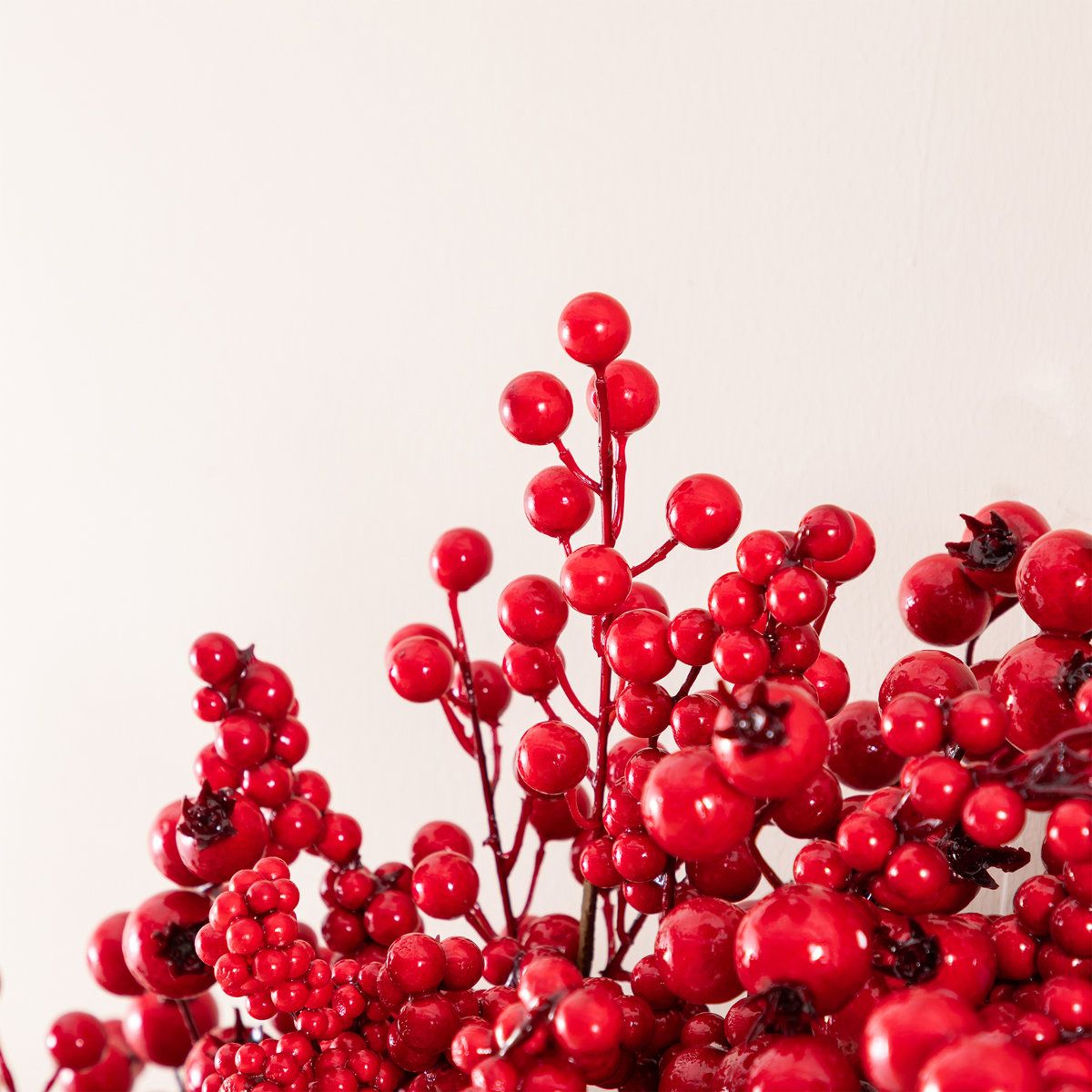28 Inch Red Christmas Berry Wreath For Holiday Door And Wall Decor 1