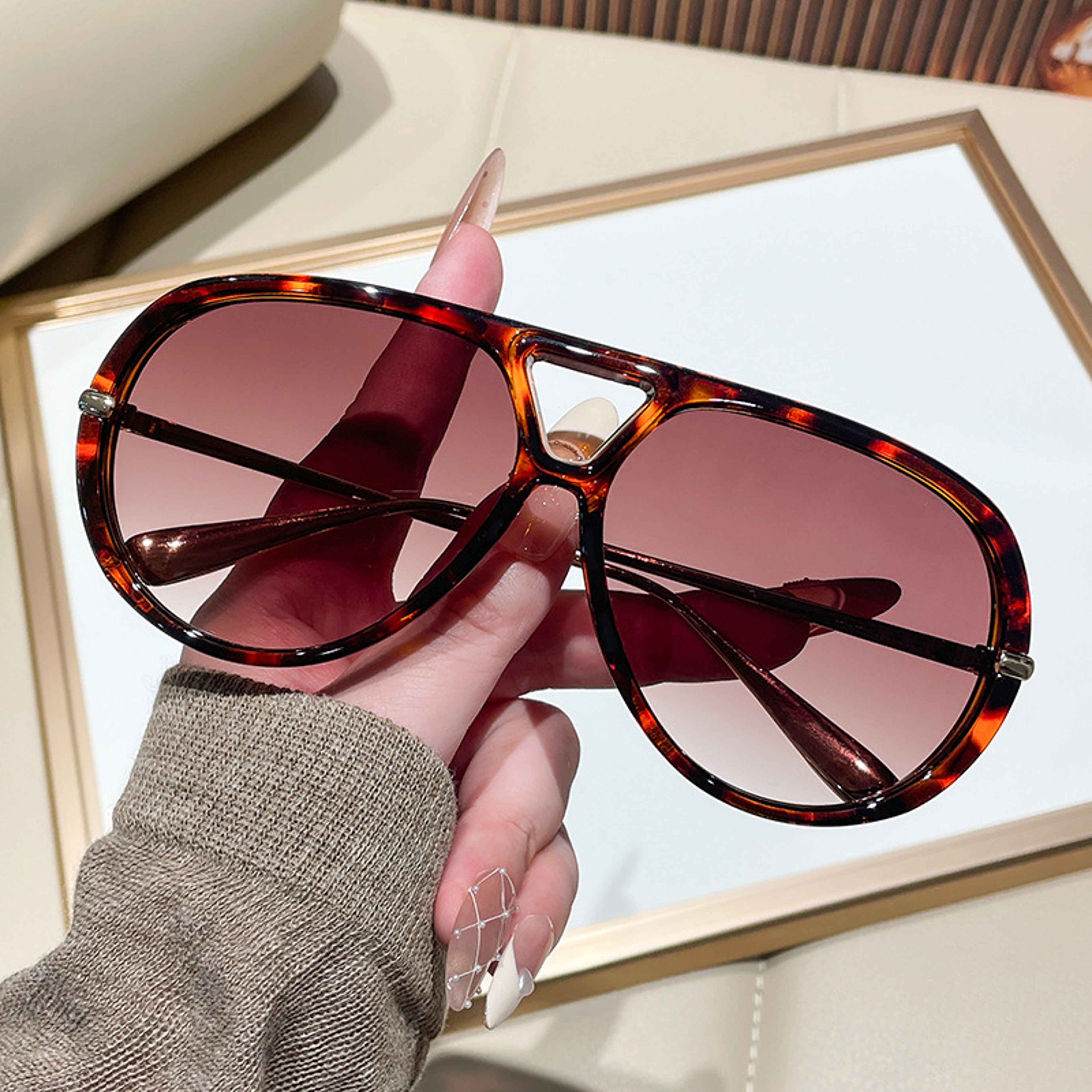 Trendy Oversized Pilot Sunglasses with Vintage Double Bridge – view 10