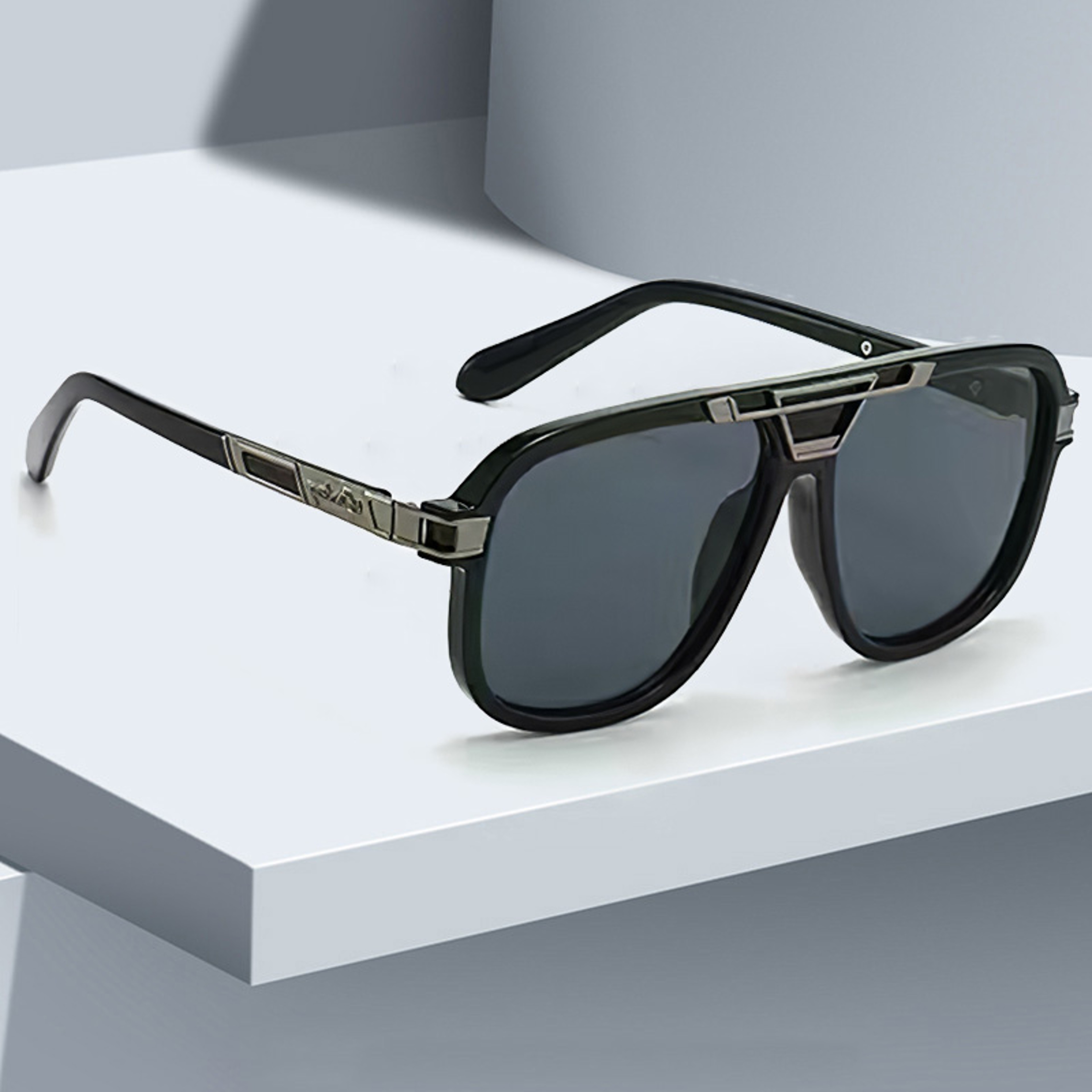 Gradient Large Frame Women Sunglasses Trendy Metal Accent Designer Shades 2