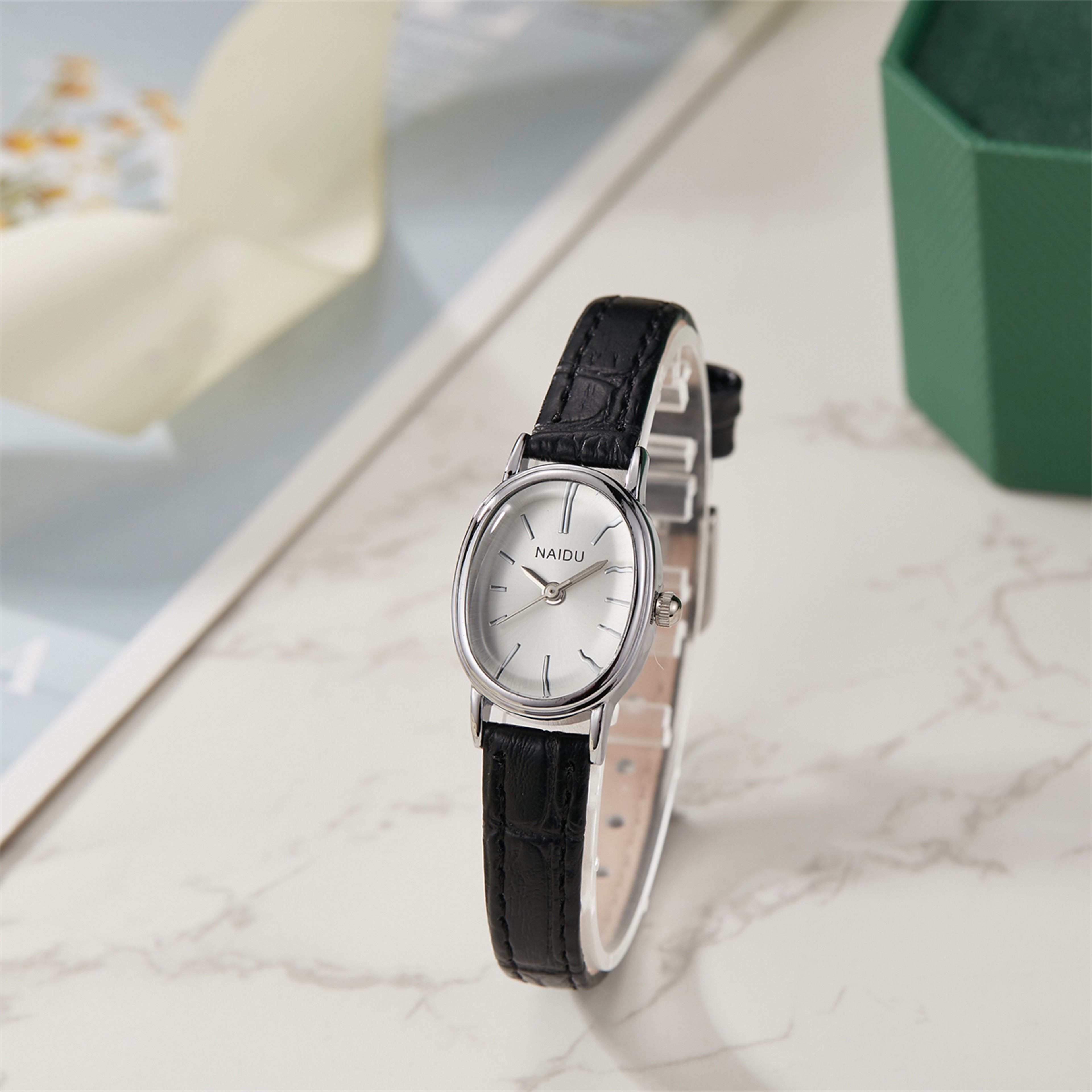 Elegant Oval Quartz Watch for Women – view 4