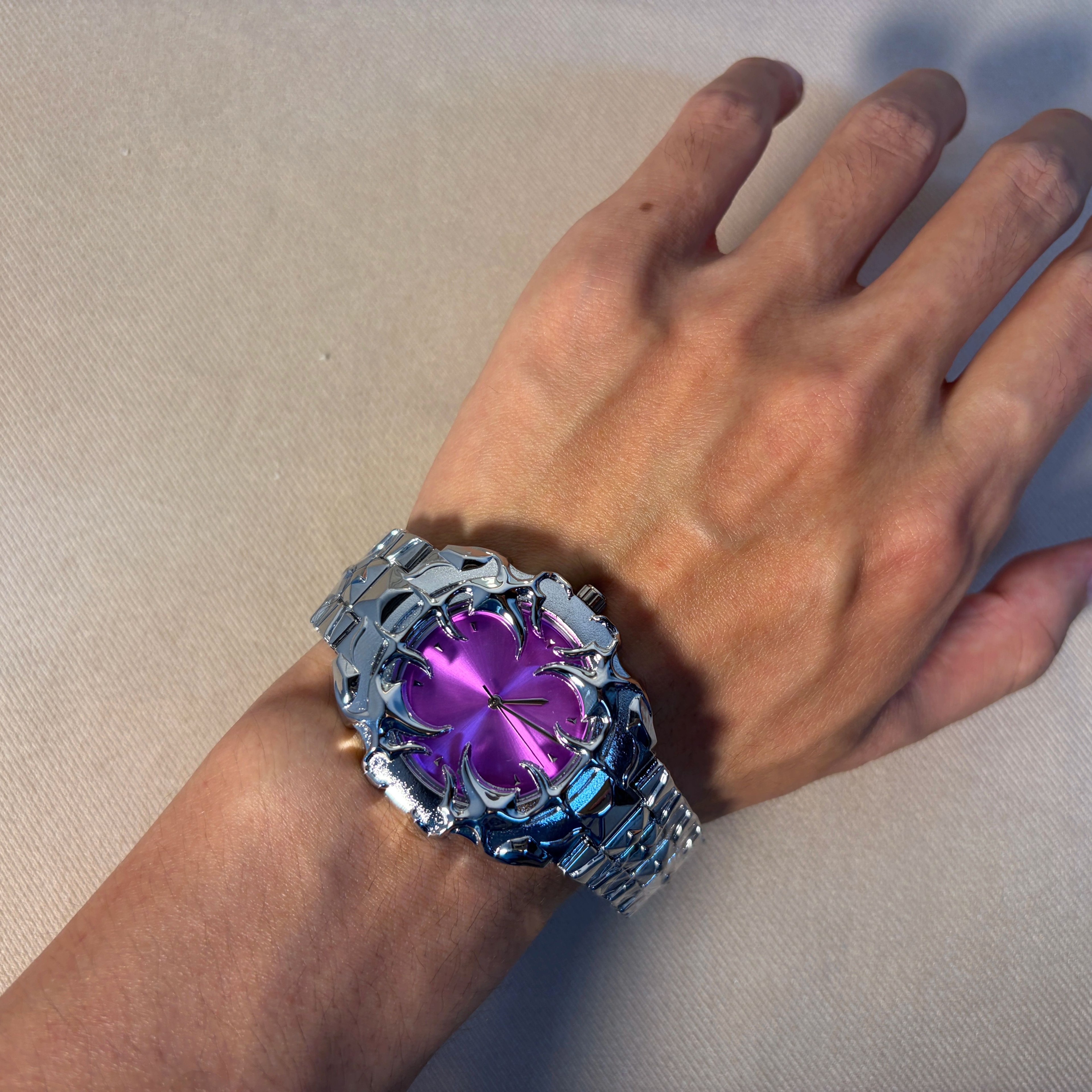 DENVOSI Gothic Claw Shaped Quartz Watch with Detachable Dial – view 4