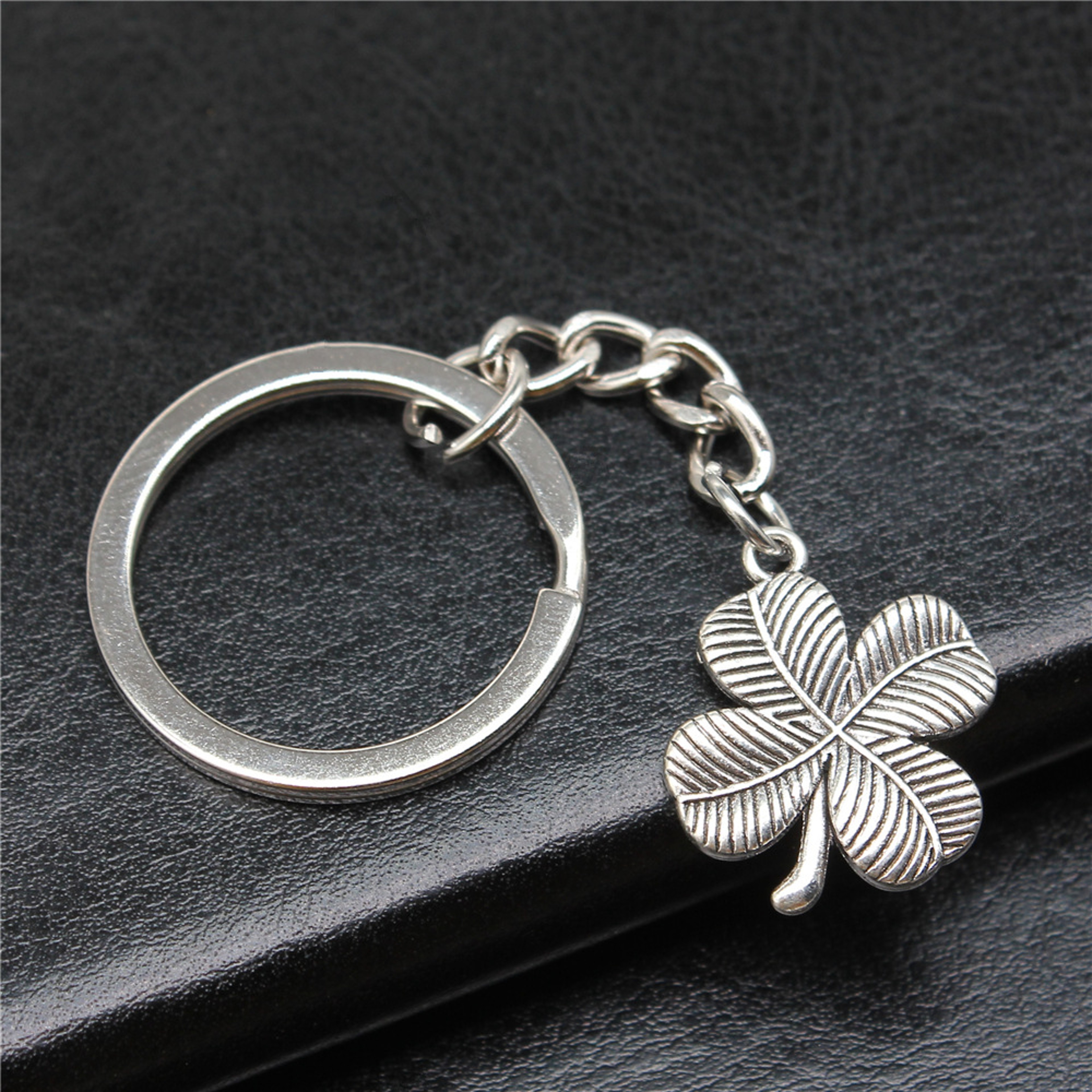 Vintage Four Leaf Clover Keyring Antique Silver Lucky Charm – view 2
