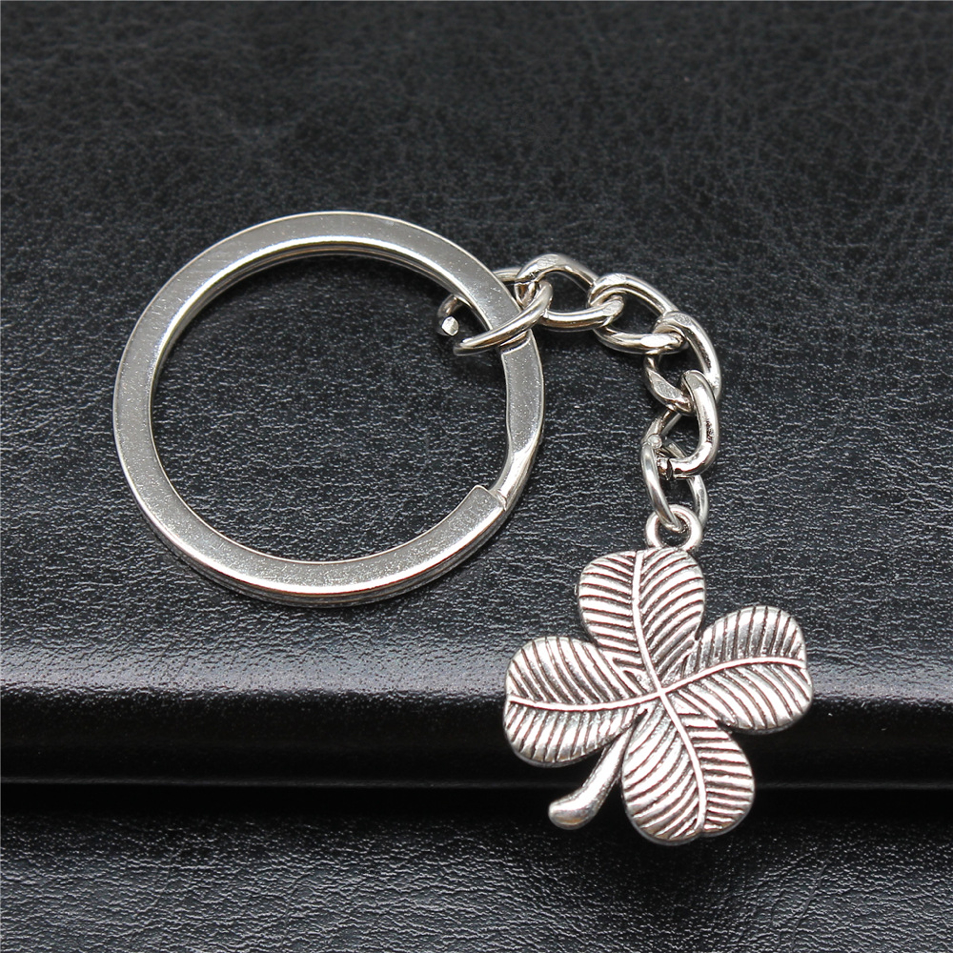 Vintage Four Leaf Clover Keyring Antique Silver Lucky Charm – view 5