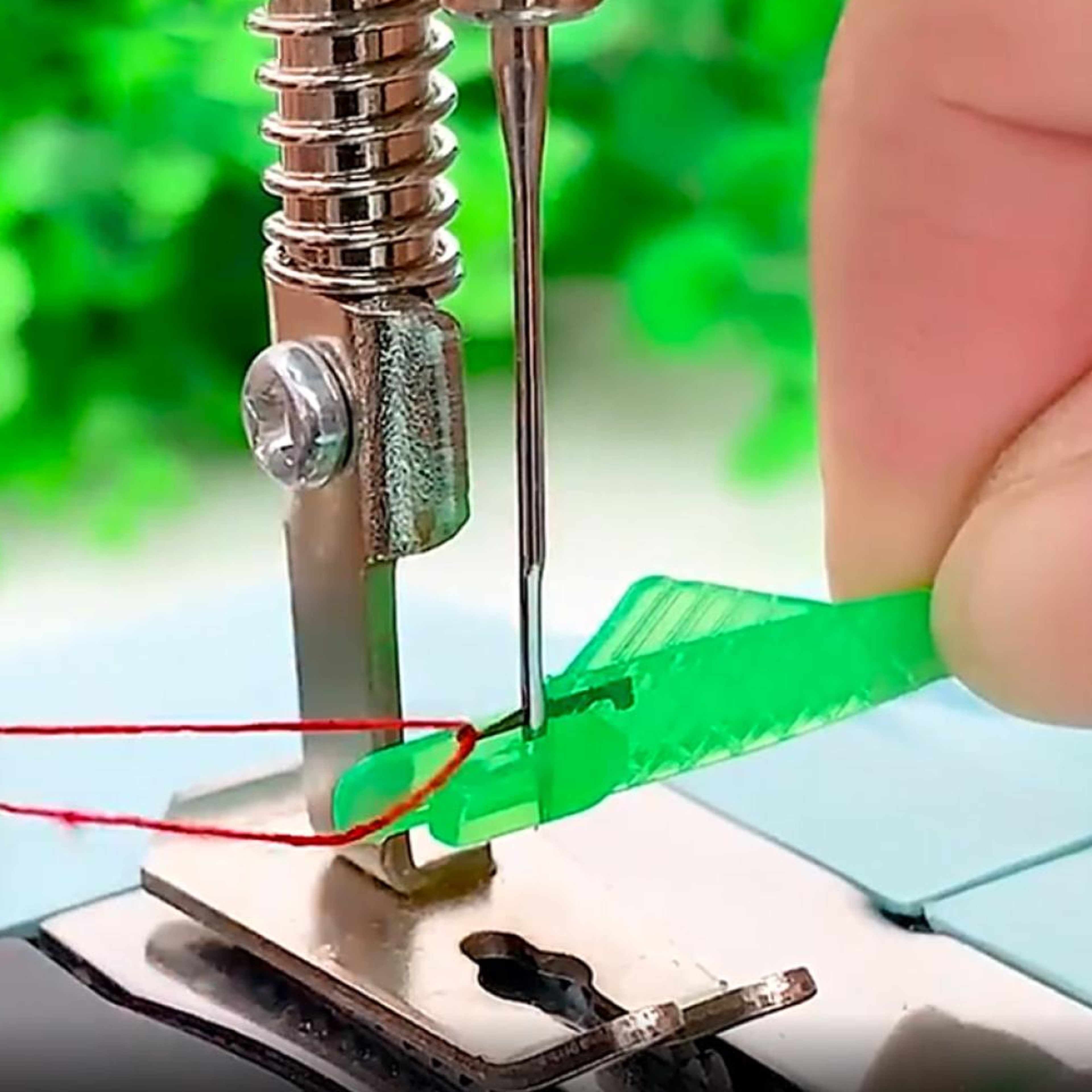 Sewing Machine Needle Threader – view 5