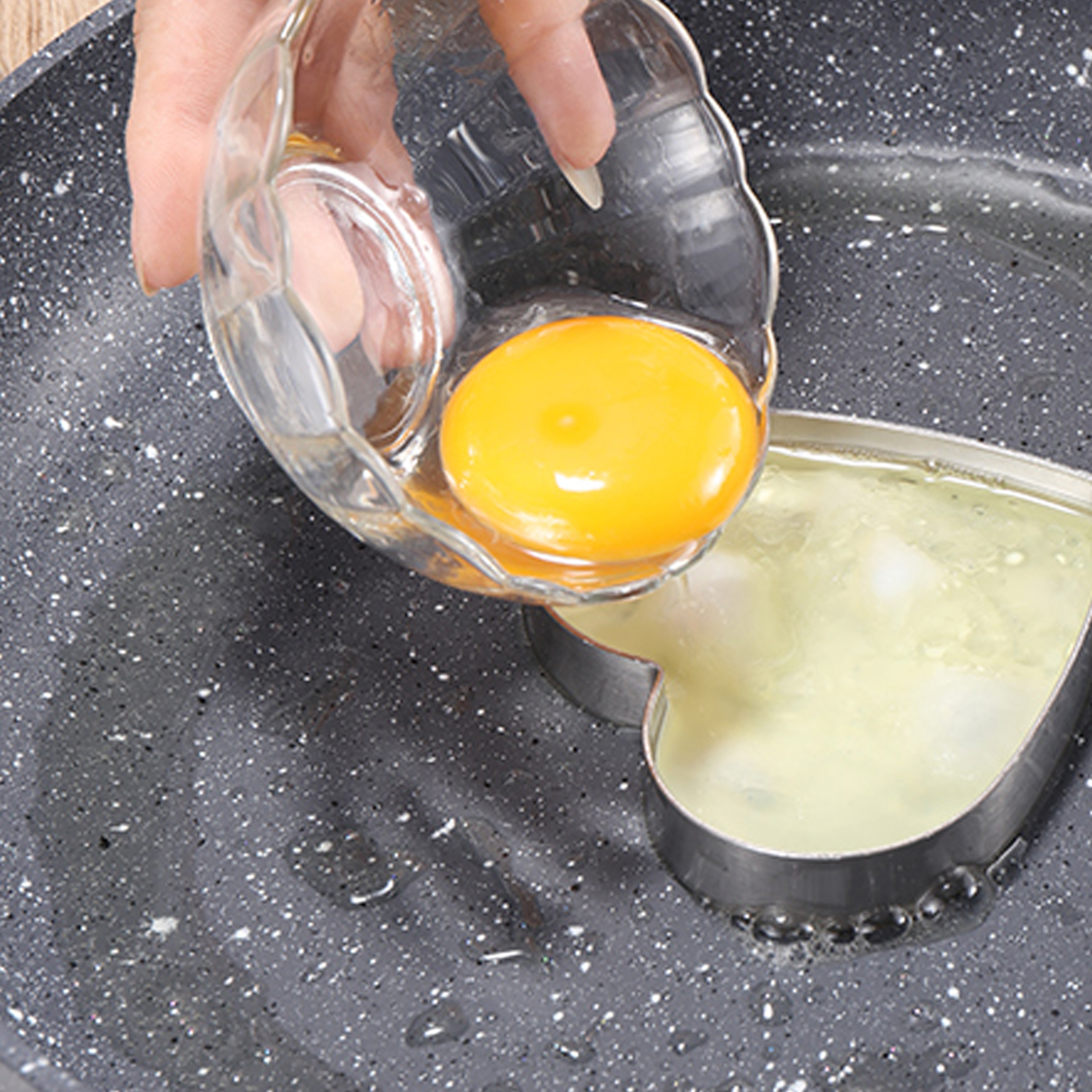 Heart-Shaped Egg Fryer – view 3