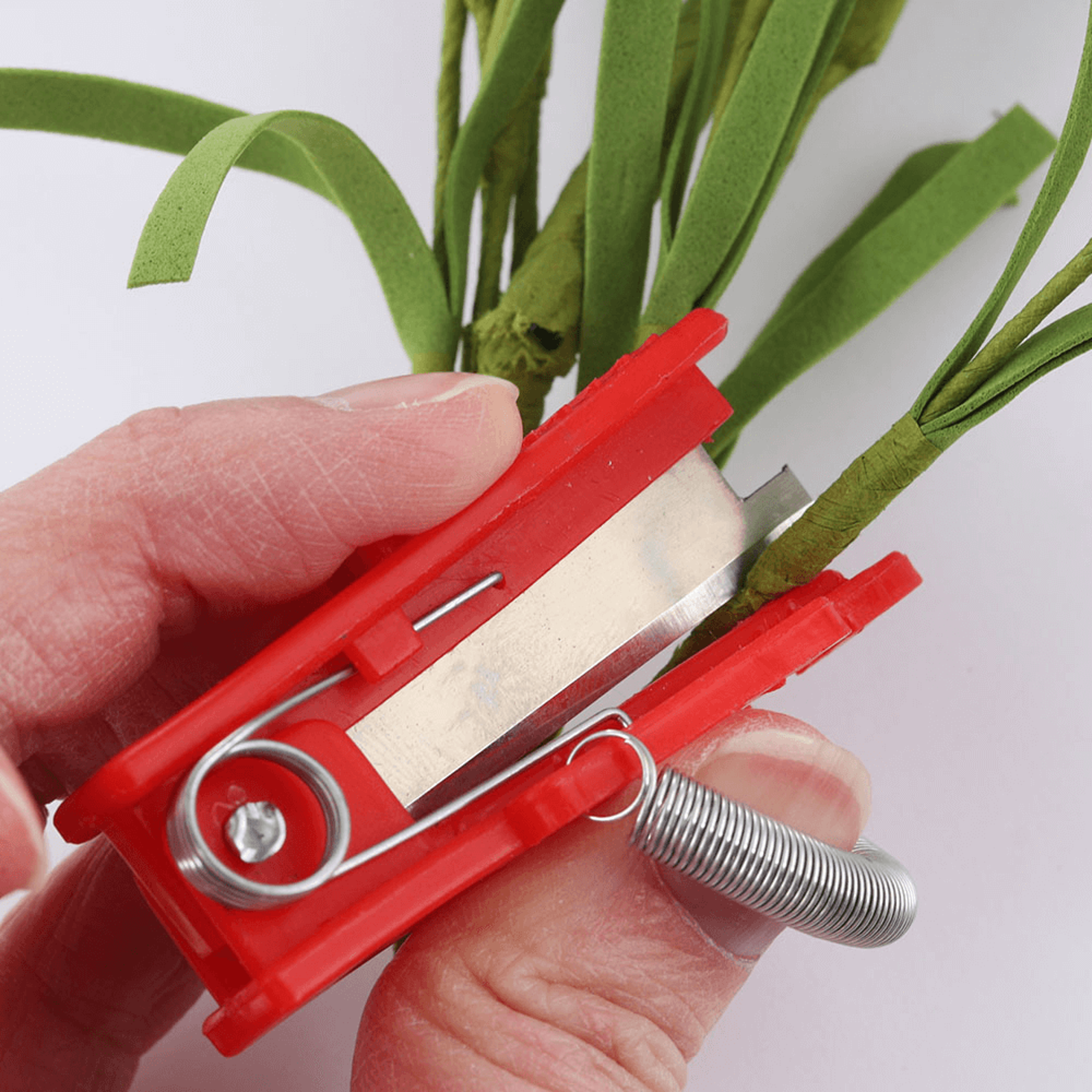 DIY Thumb Vegetable Knife Separator Harvesting Tool – view 3