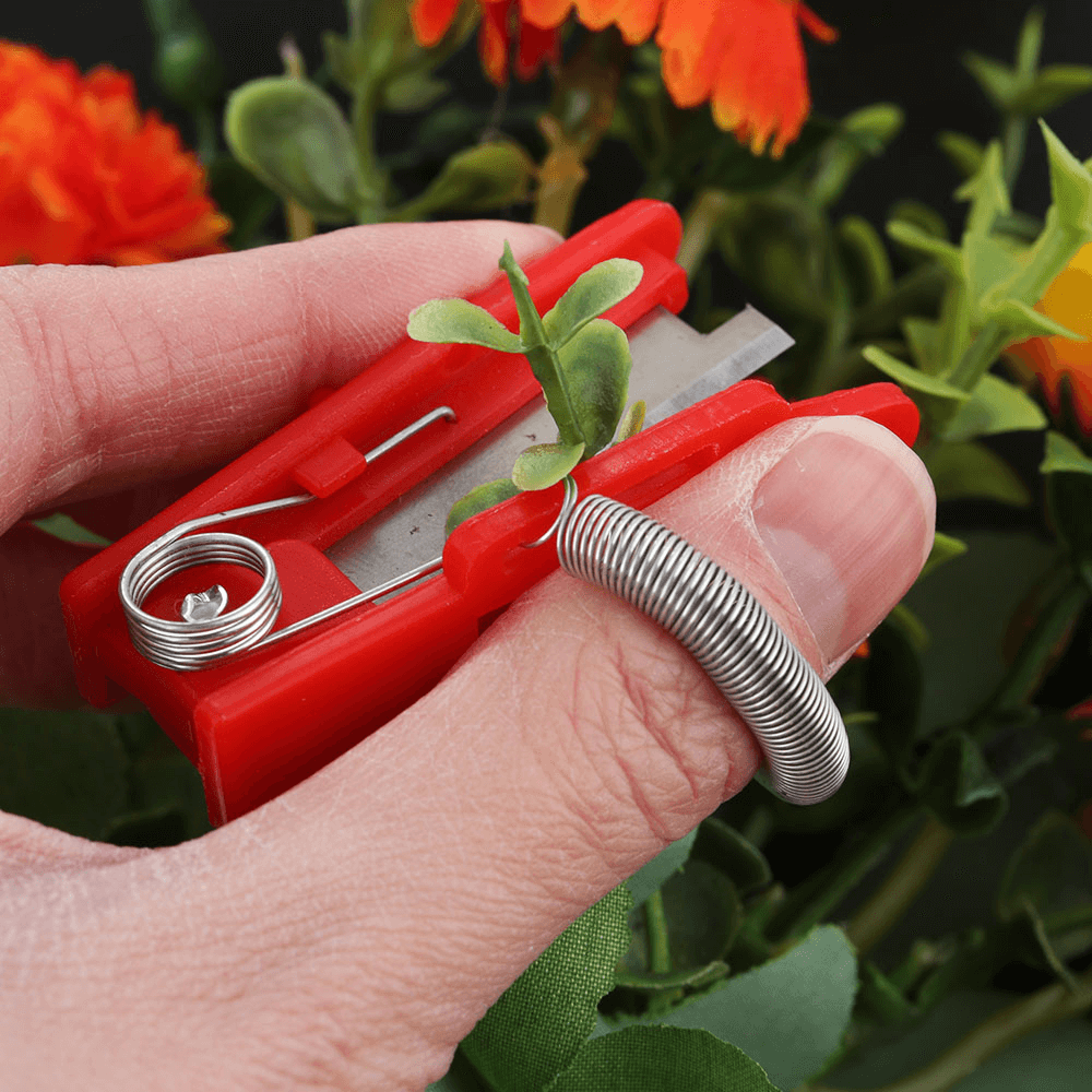 DIY Thumb Vegetable Knife Separator Harvesting Tool – view 4